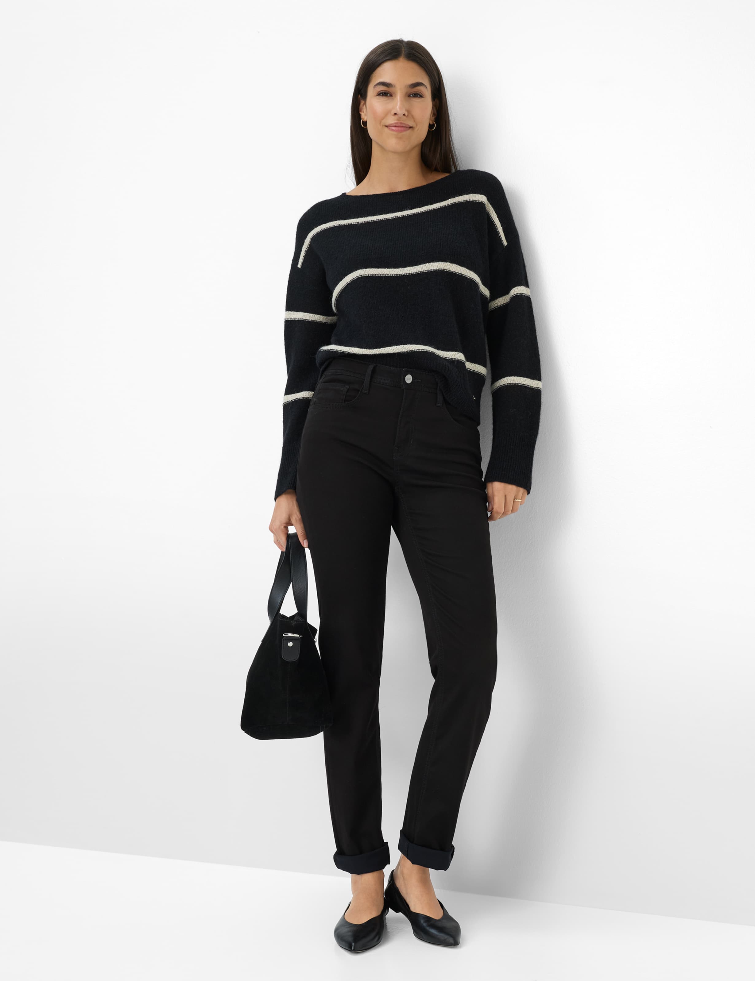 Damen Style CAROLA Schwarz Feminine Fit Model Outfit