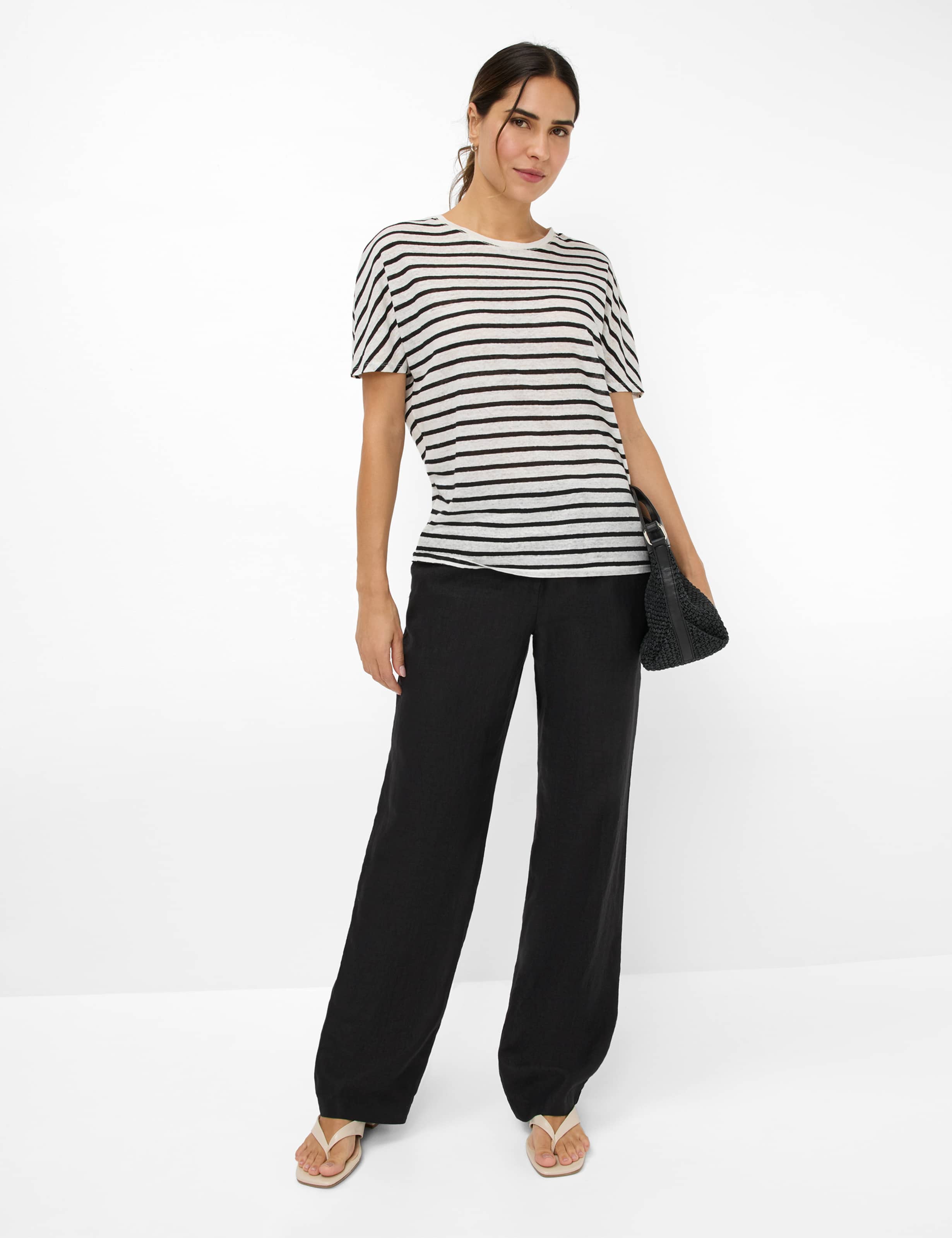 Women Style CAELEN Black  Model Outfit