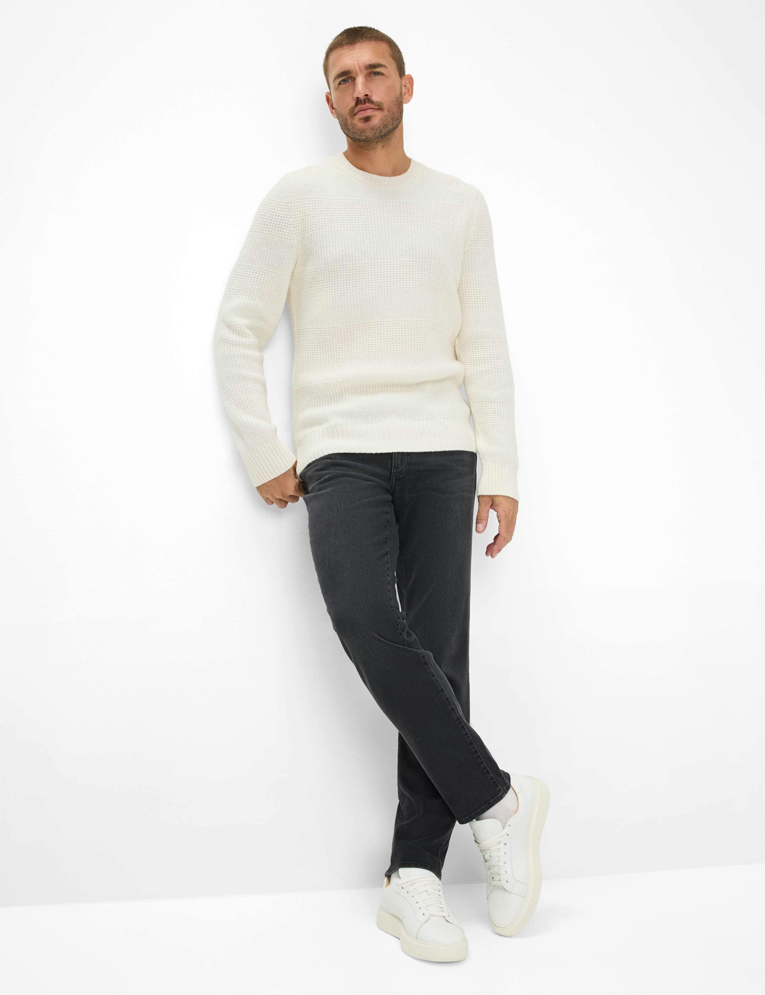 Herren Style CADIZ Denim Dunkelgrau Straight Fit Model Outfit