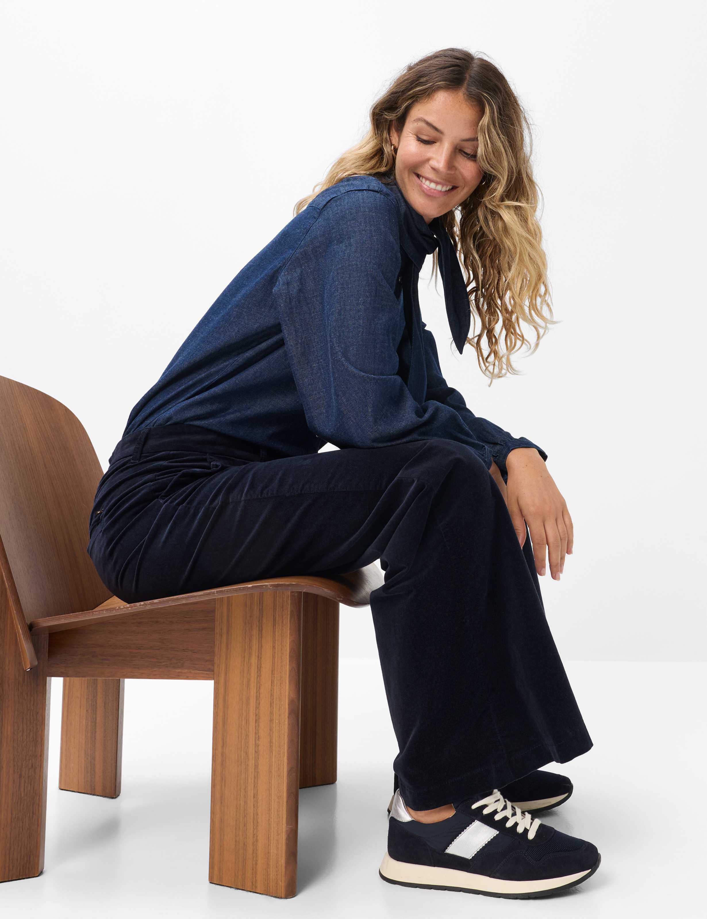 Women Style MAINE Dark Blue Wide Leg Detail 1