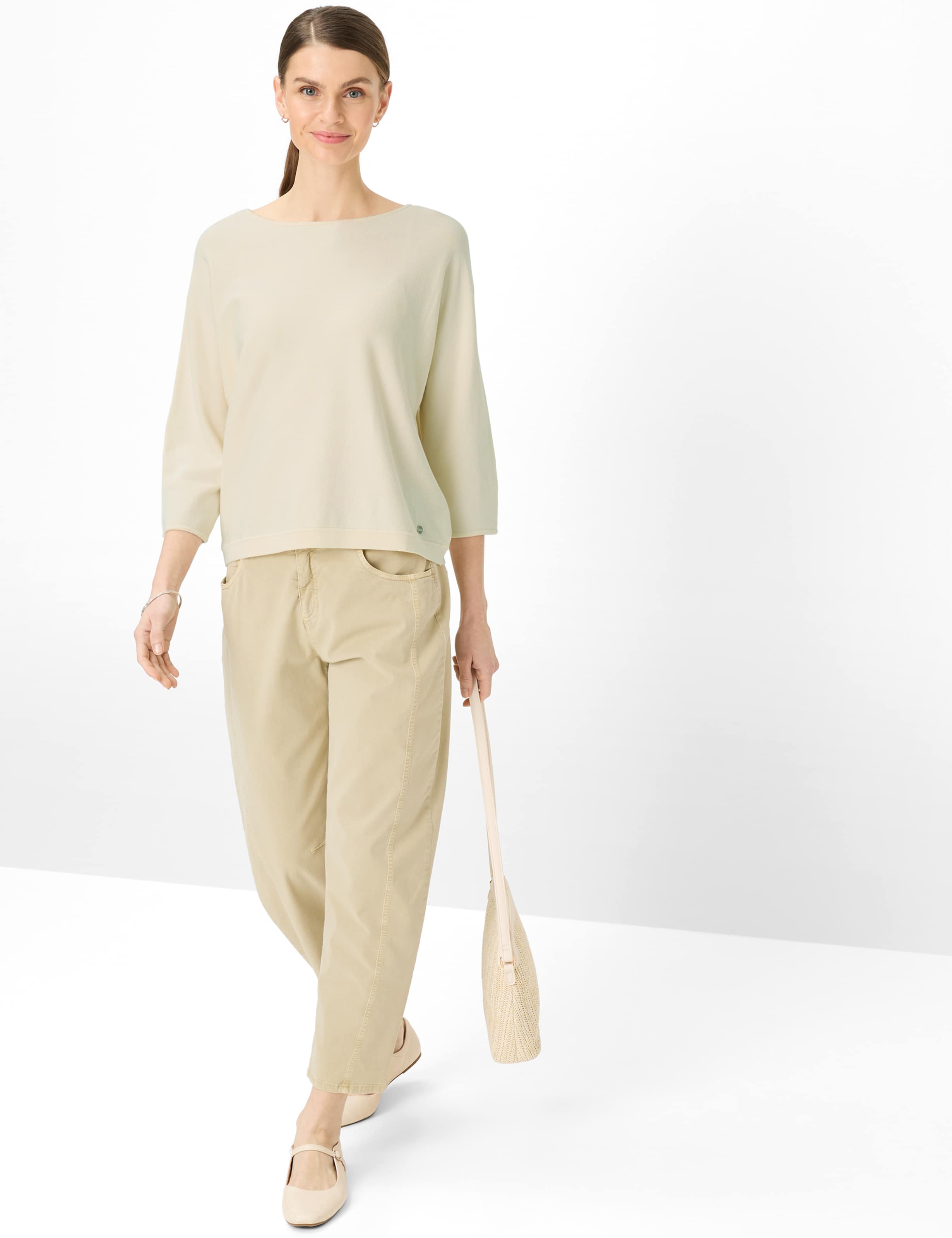 Femme Style MEGAN S Beige Relaxed Fit Tenue du mannequin
