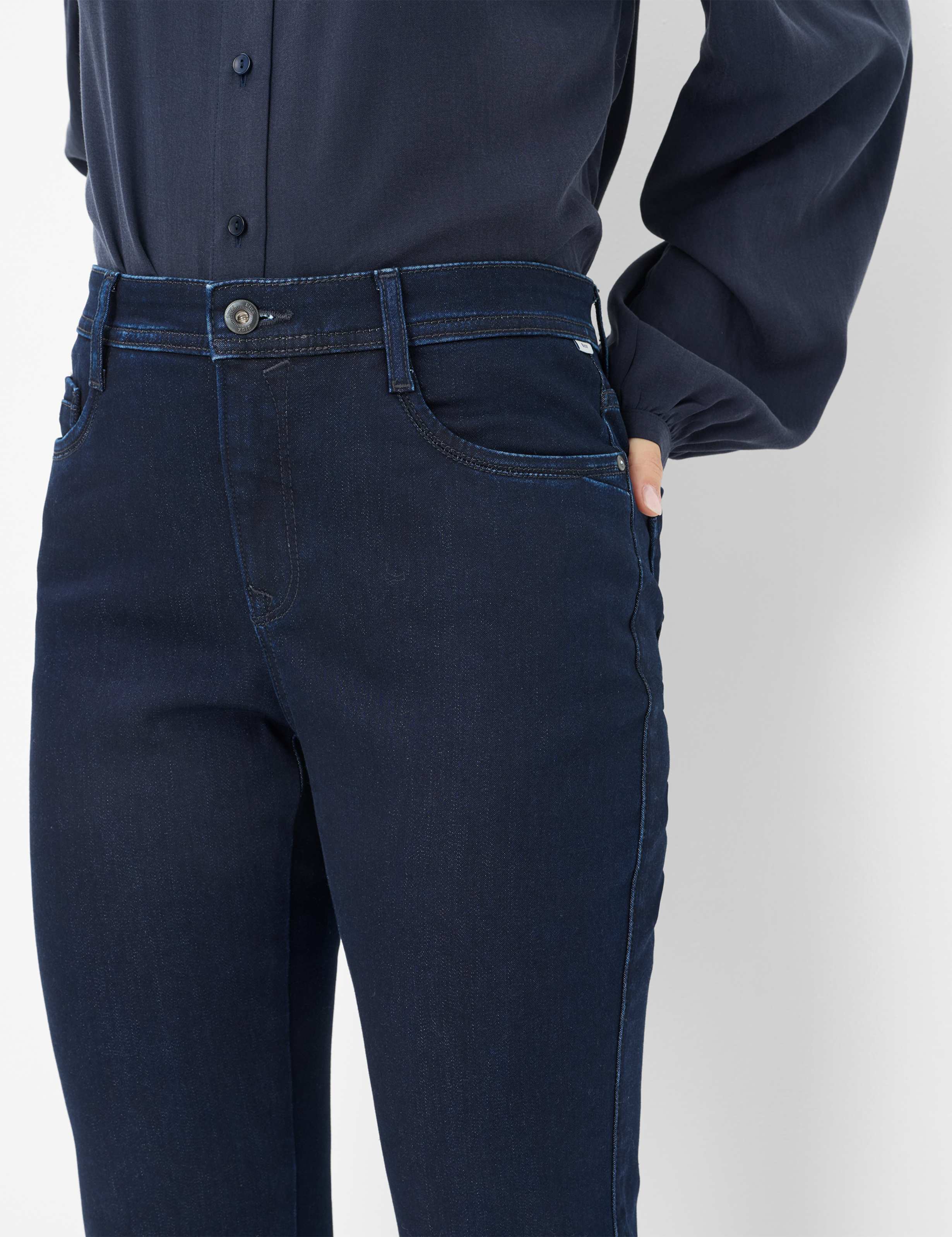 Women Style CAROLA Denim Dark Blue Feminine Fit Detail 2