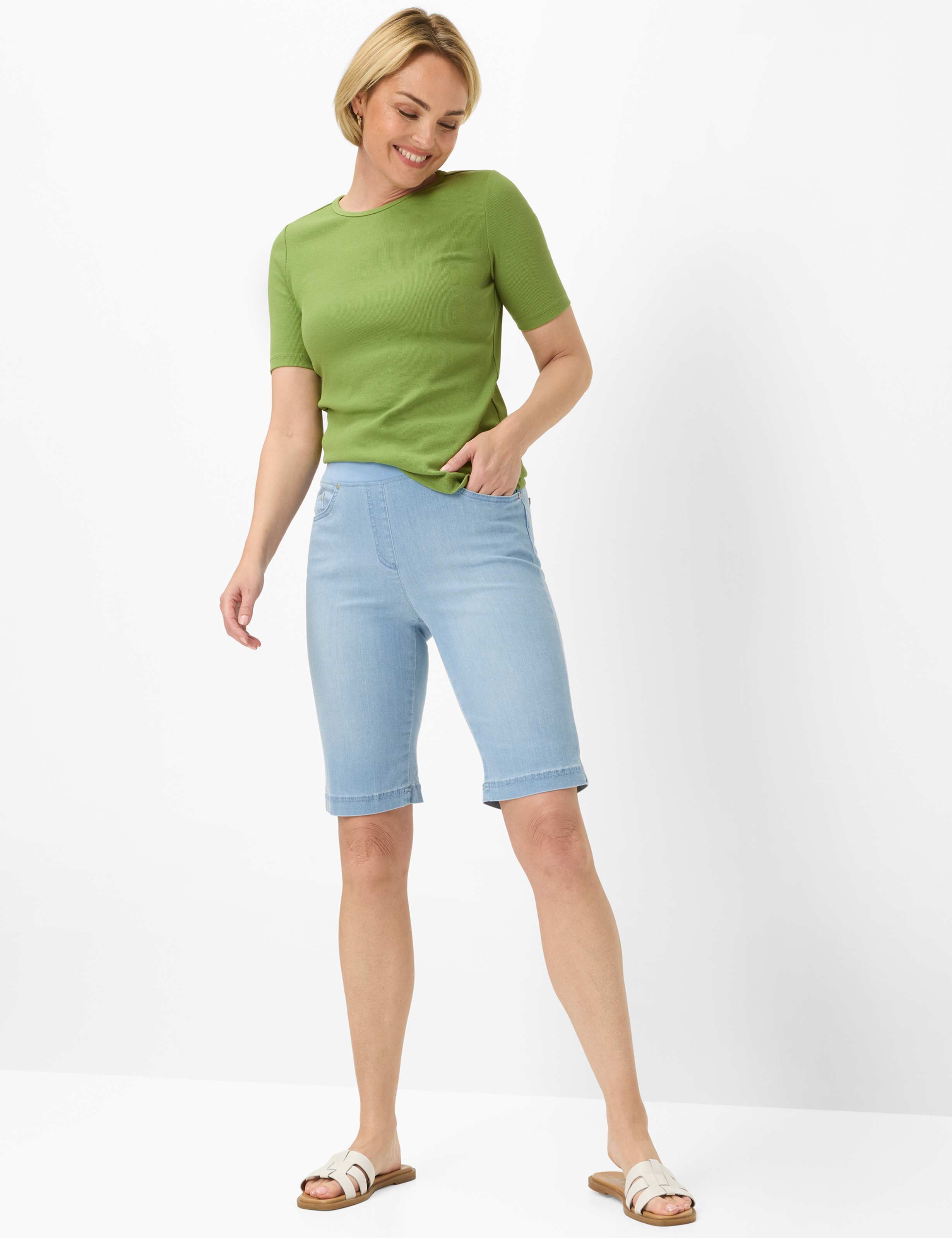 Damen Style PAMINA BERMUDA Denim Hellblau Slim Fit Model Outfit