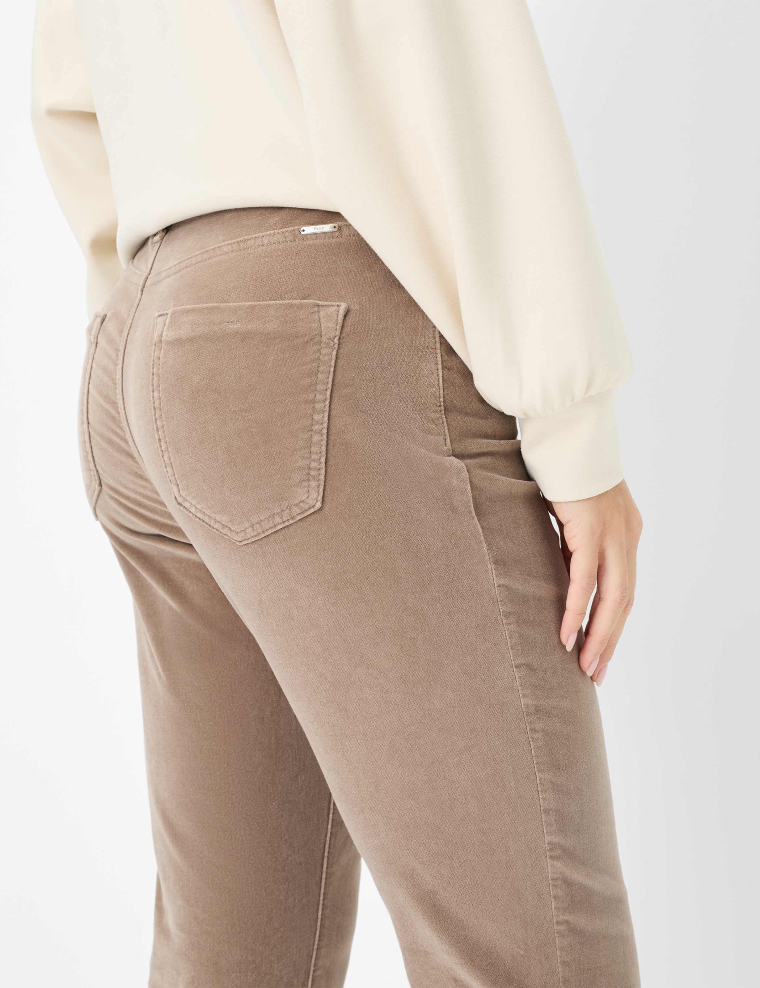 Dames Style CAROLA Lichtbruin Feminine Fit Detail 2