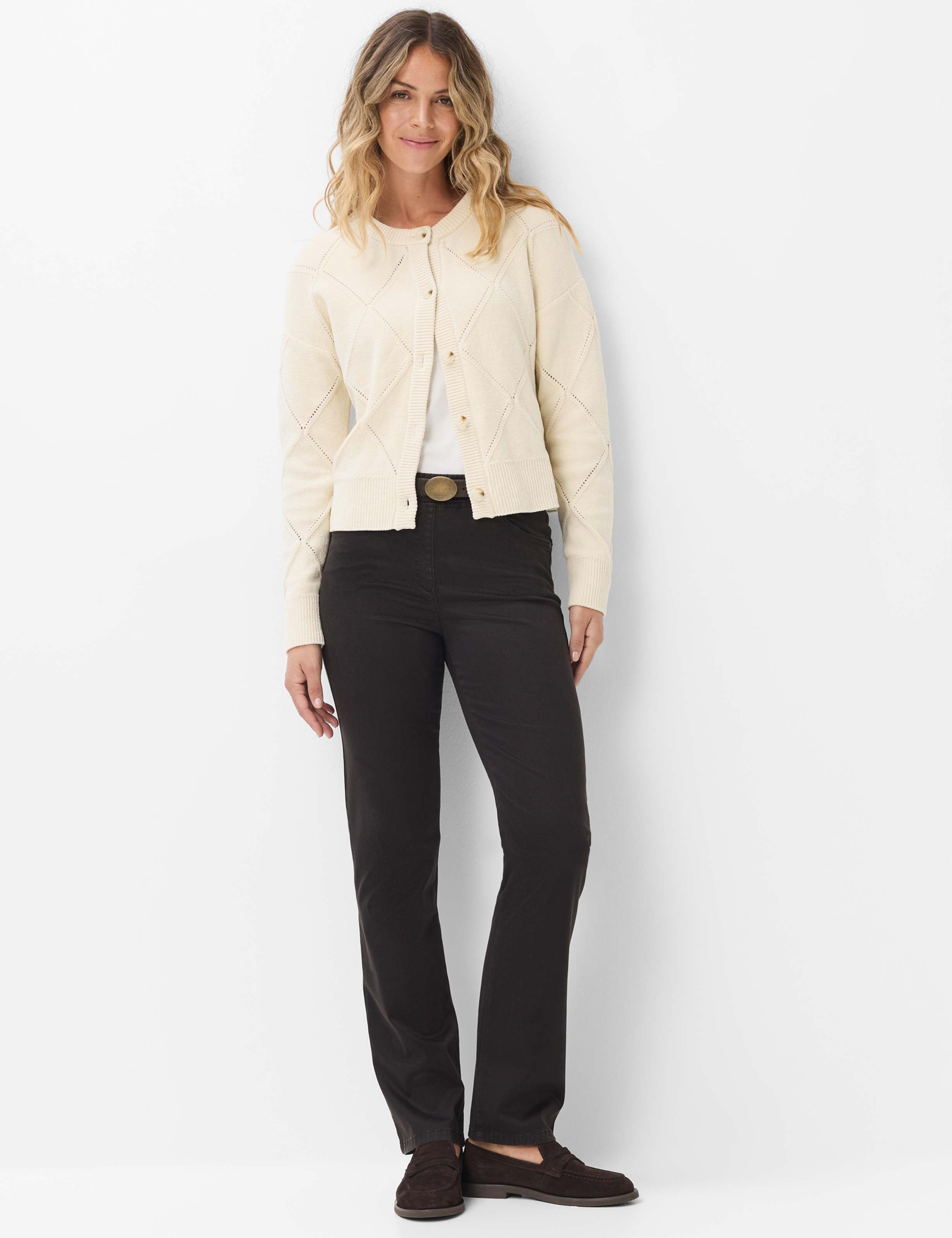 Women Style LAVINA STRAIGHT Dark Brown Super Slim fit Model Outfit