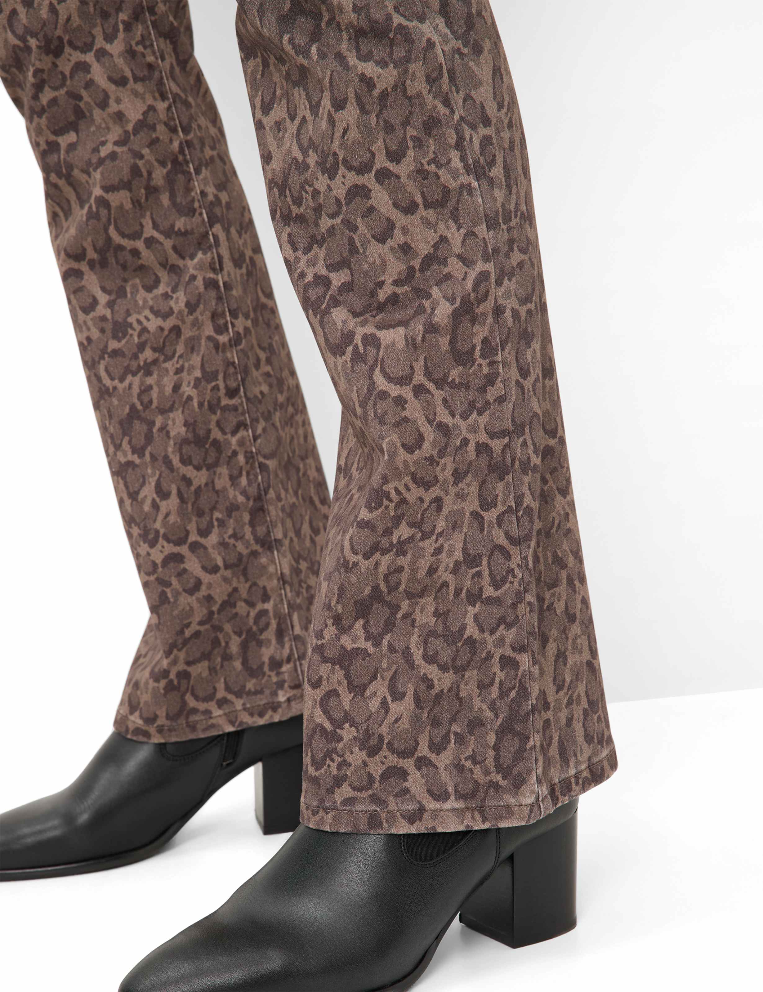 Women Style SHAKIRA Dark Brown Slim Fit Detail 2