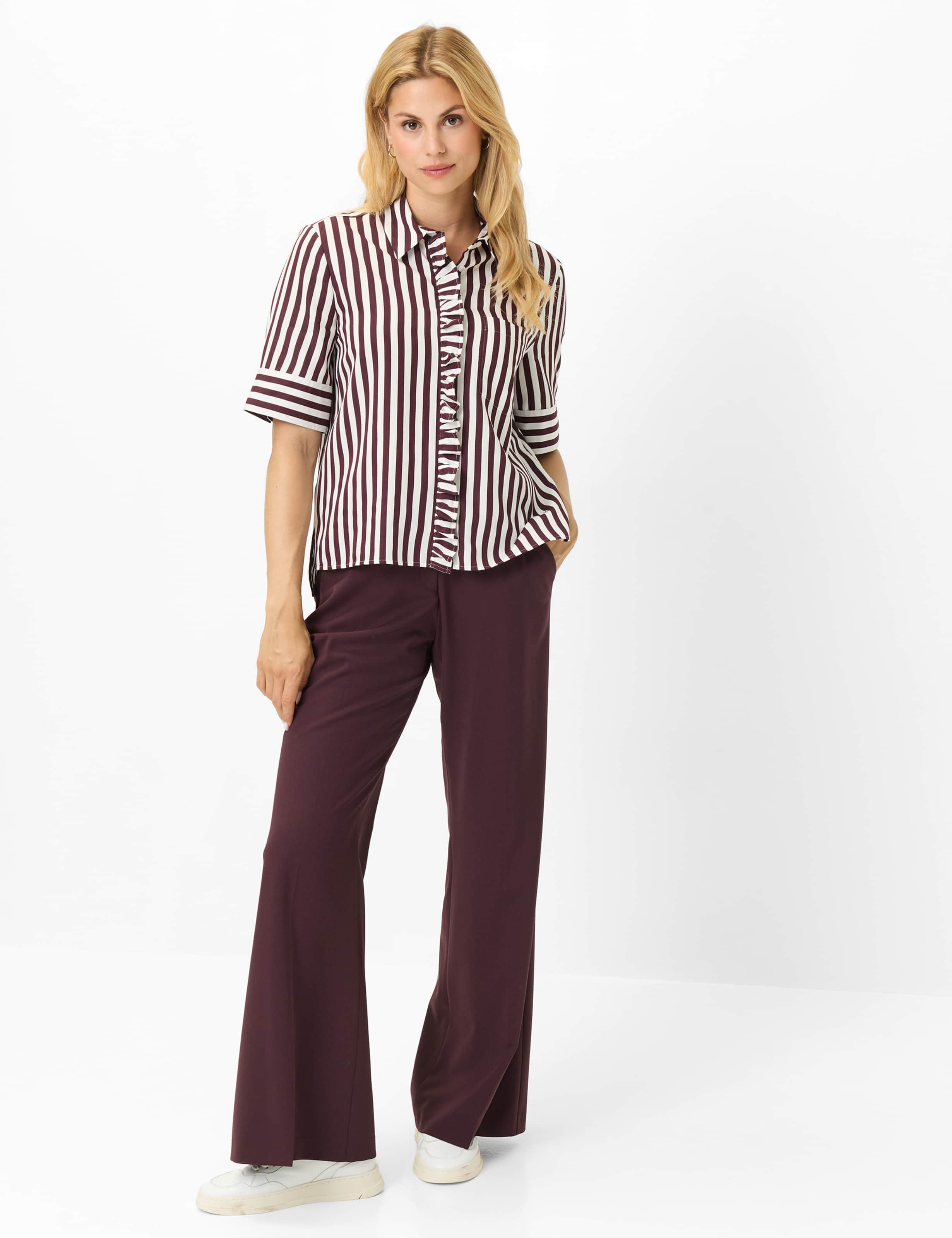 Femme Style VICA FRIL Violette Foncé  Tenue du mannequin