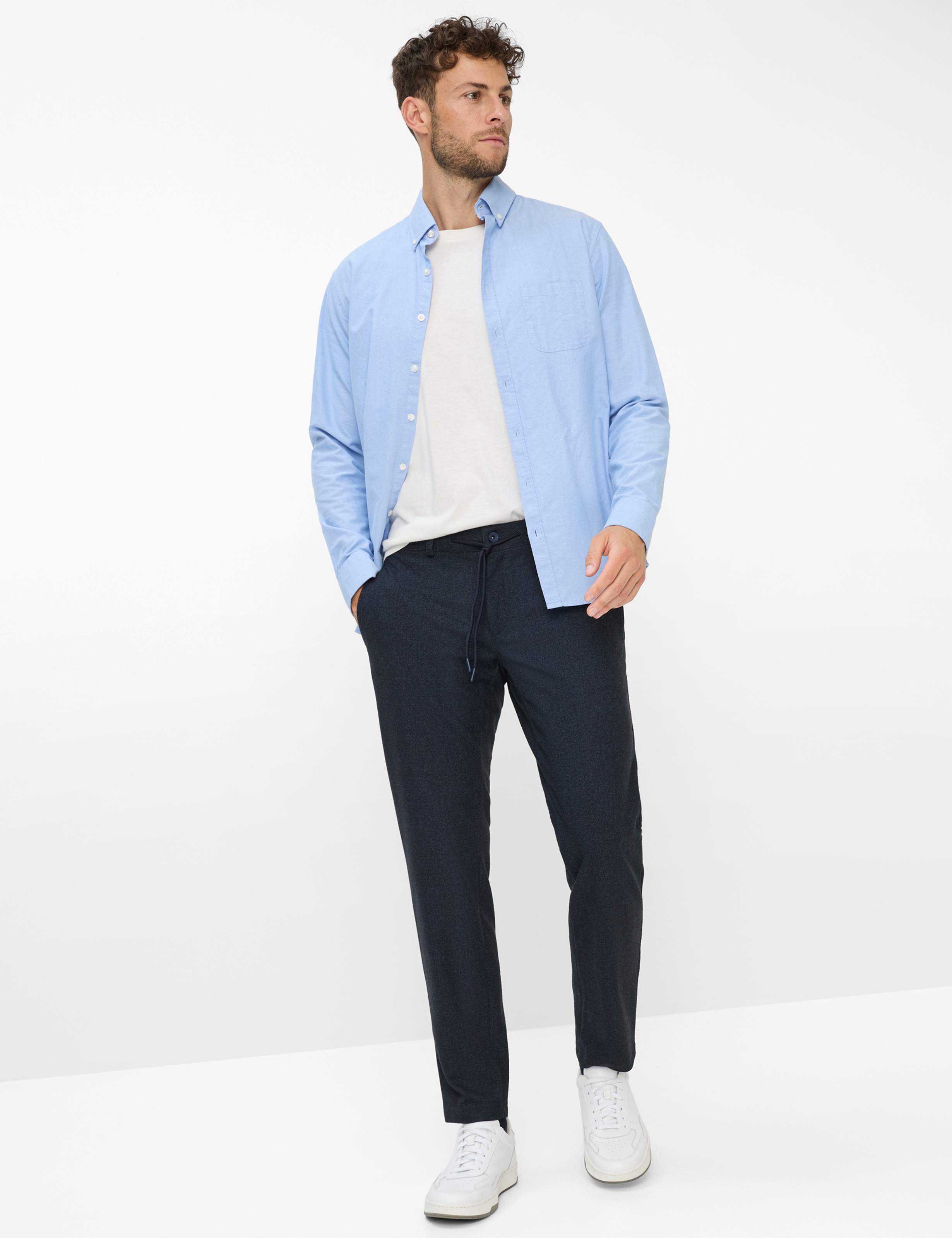Herre Style PHIL Mørkeblå Relaxed Fit Model Outfit