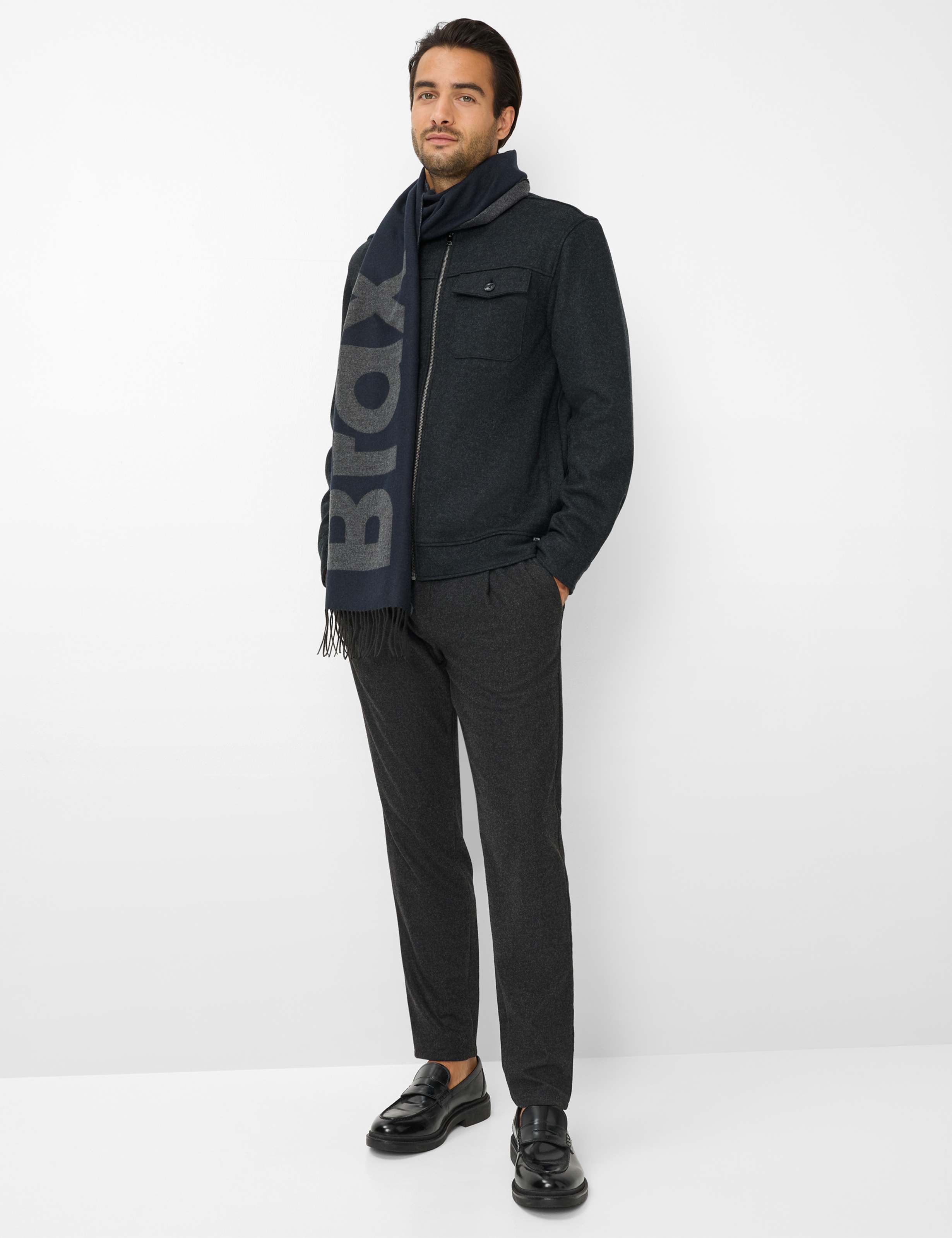 Heren Style TINO Donkergrijs Relaxed Fit Model outfit