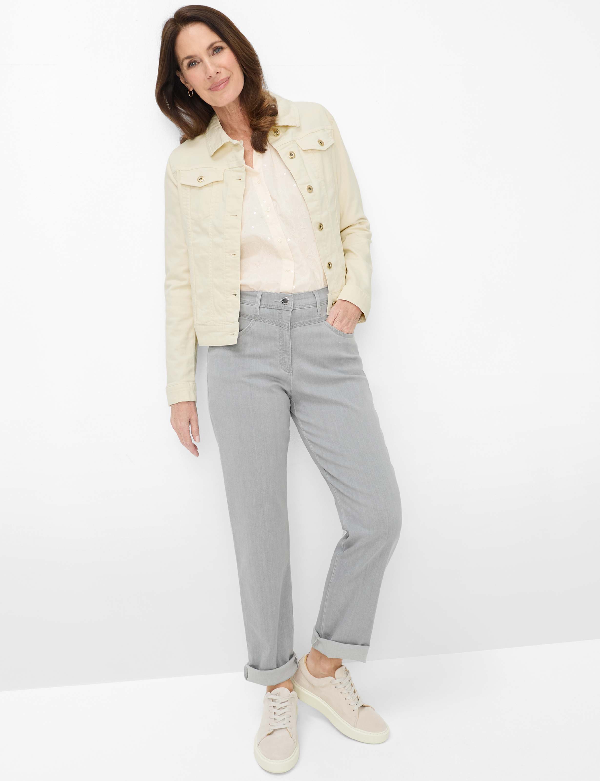 Damen Style CAREN NEW Denim Hellgrau Comfort Plus Fit Model Outfit