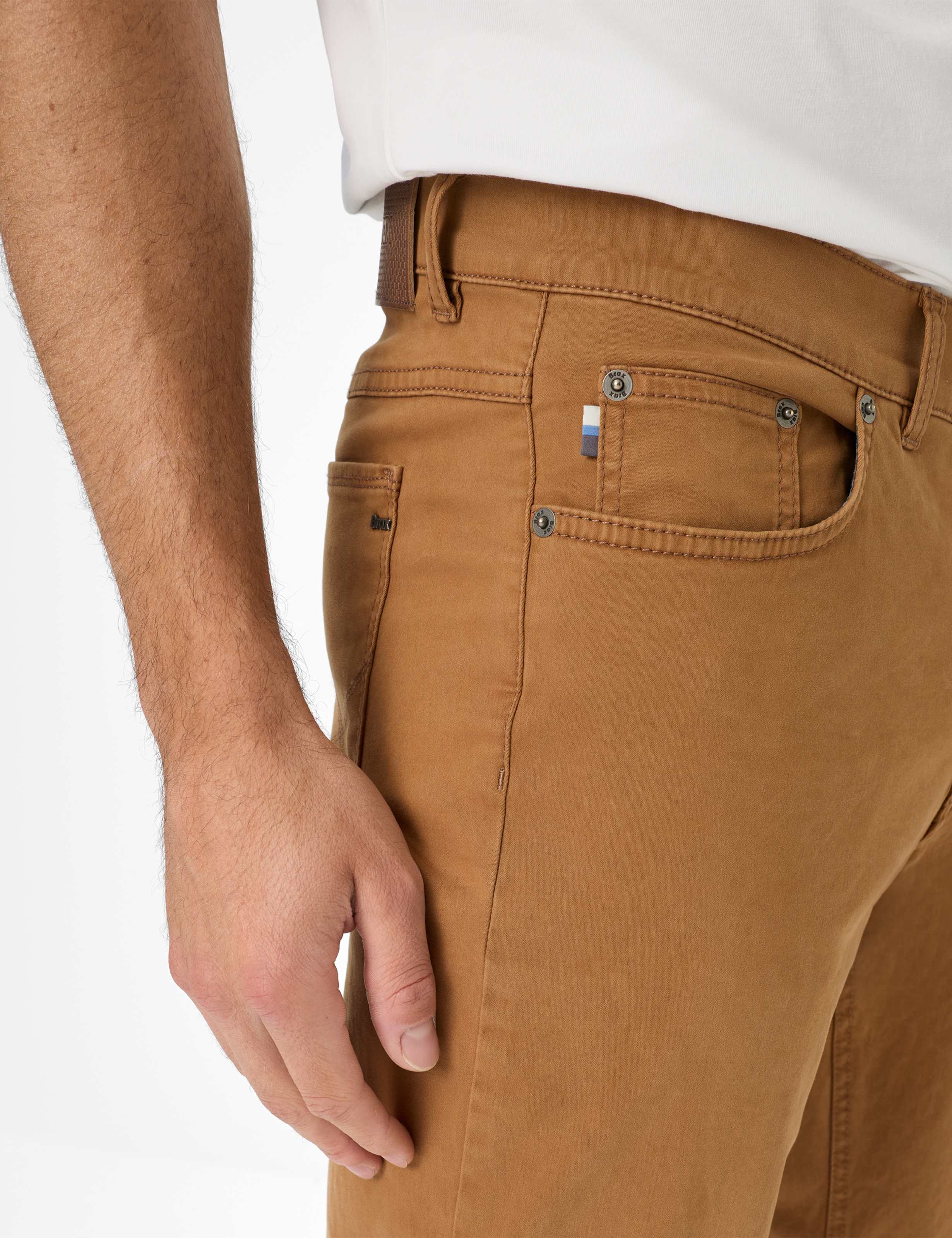 Herren Style COOPER Dunkelbraun Regular Fit Detail 2