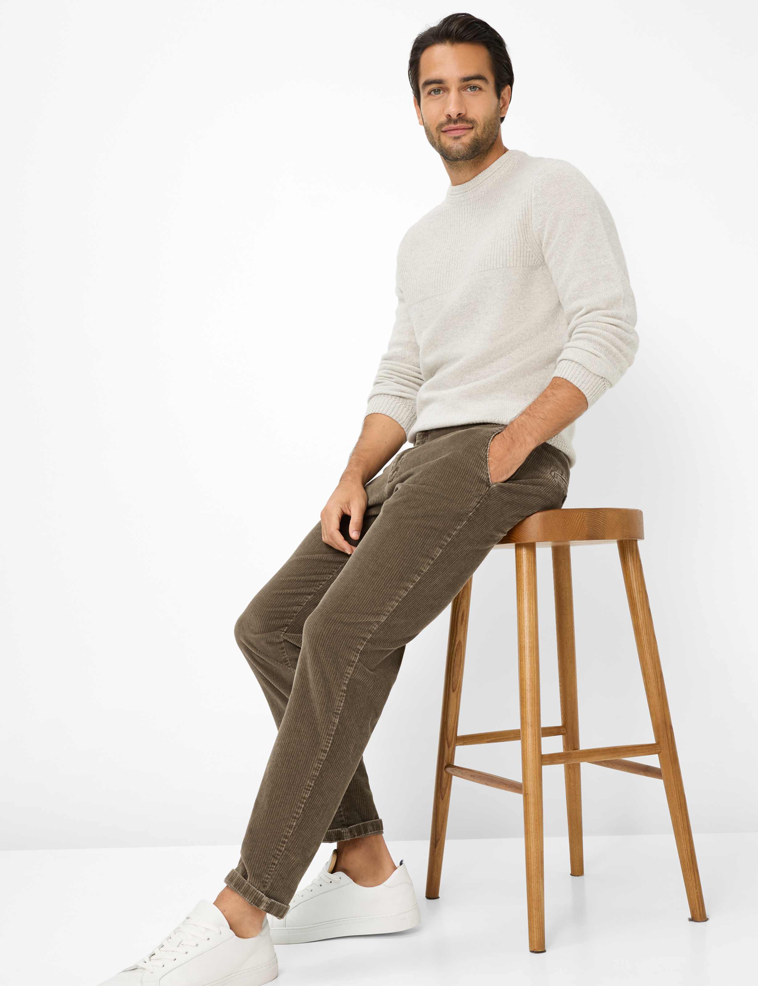 Men Style PHIL Brown Relaxed Fit Detail 1