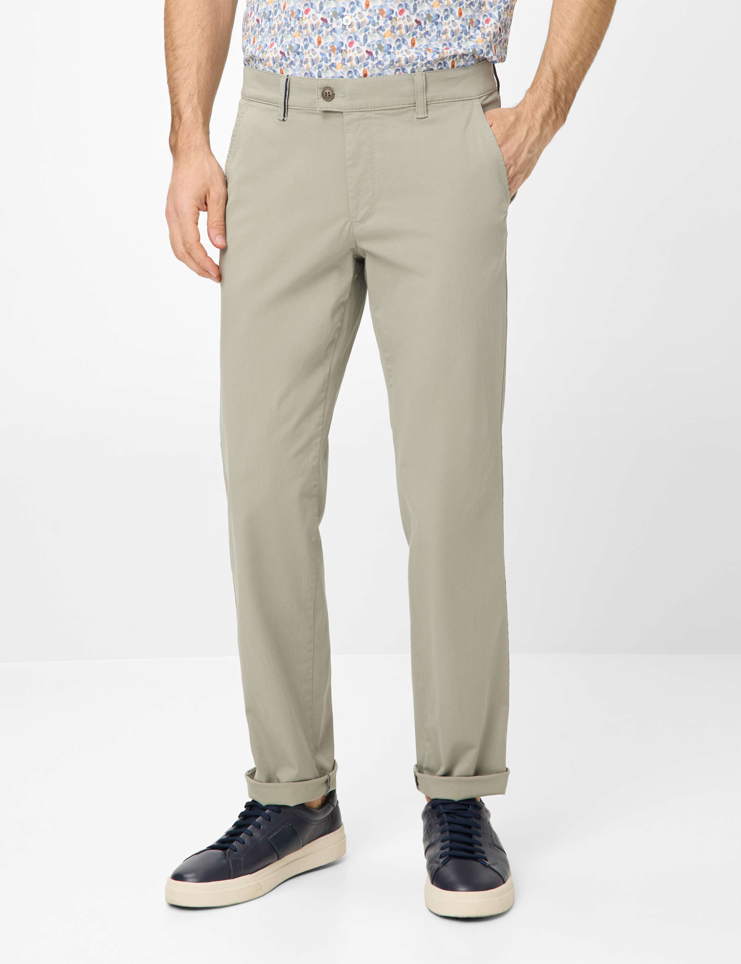 Grüntöne, Herren, REGULAR, Style JIM, MODEL_FRONT_ISHOP