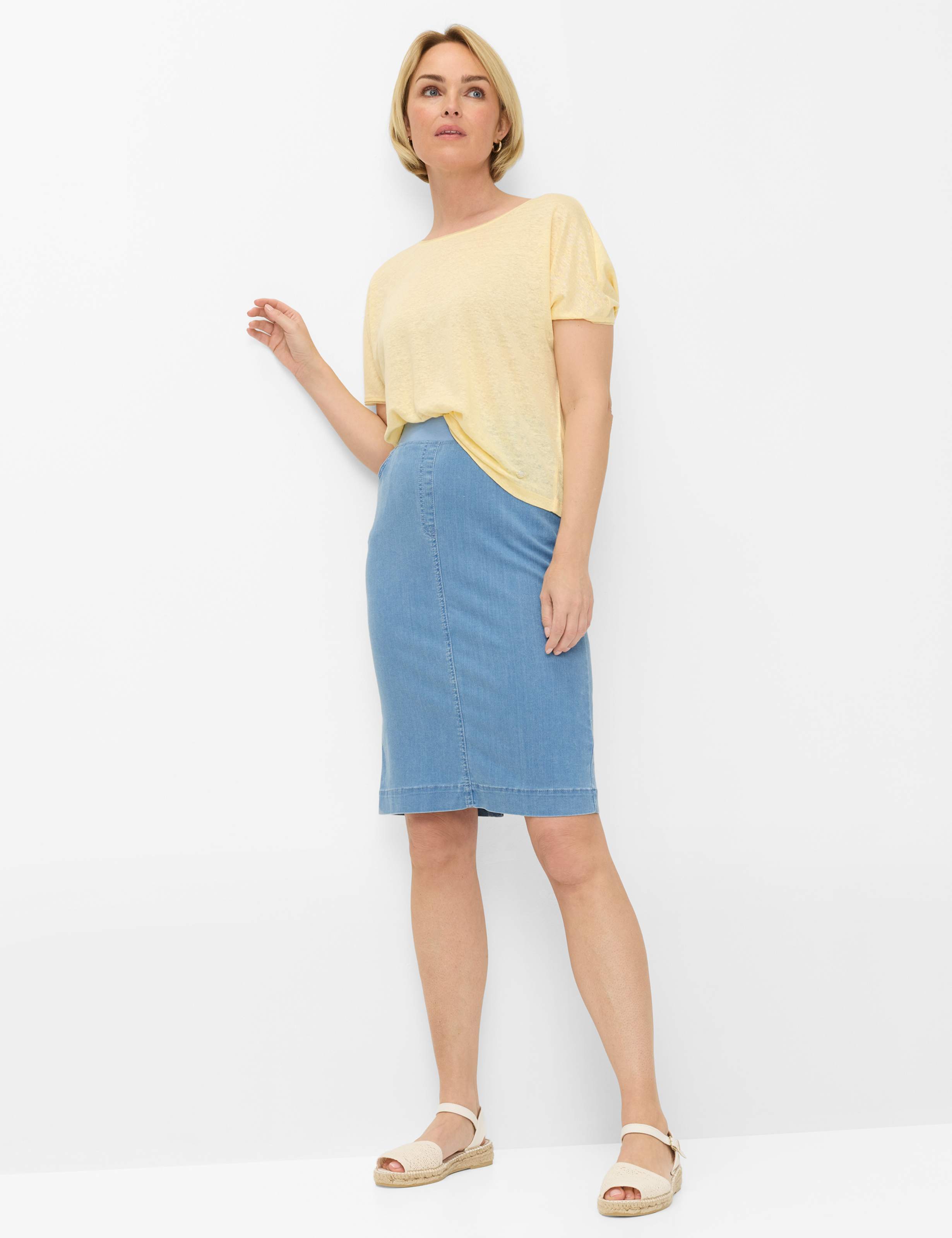 Damen Style PAMINA SKIRT Denim Hellblau Slim Fit Model Outfit