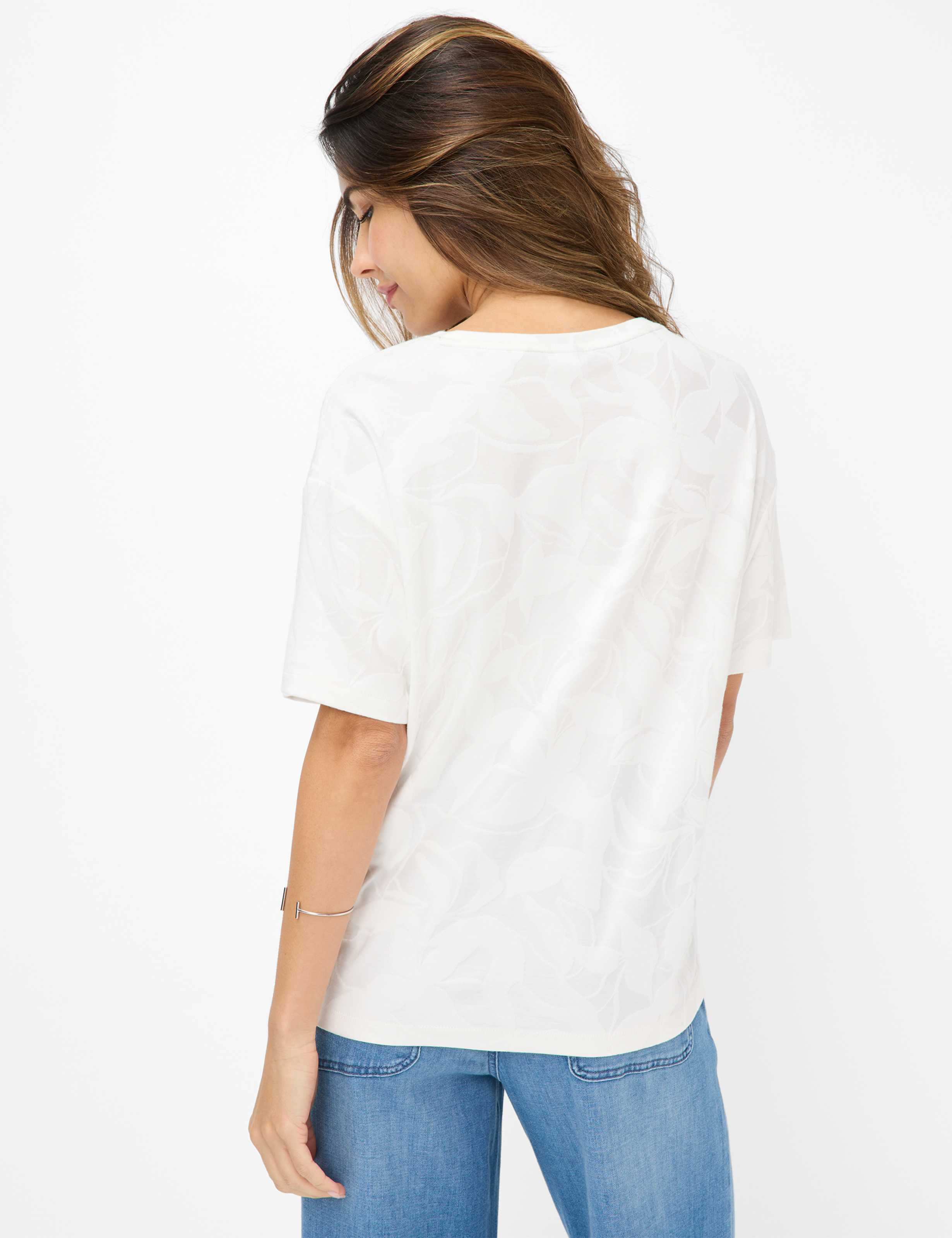 Women Style CALLY Cream White  Model back