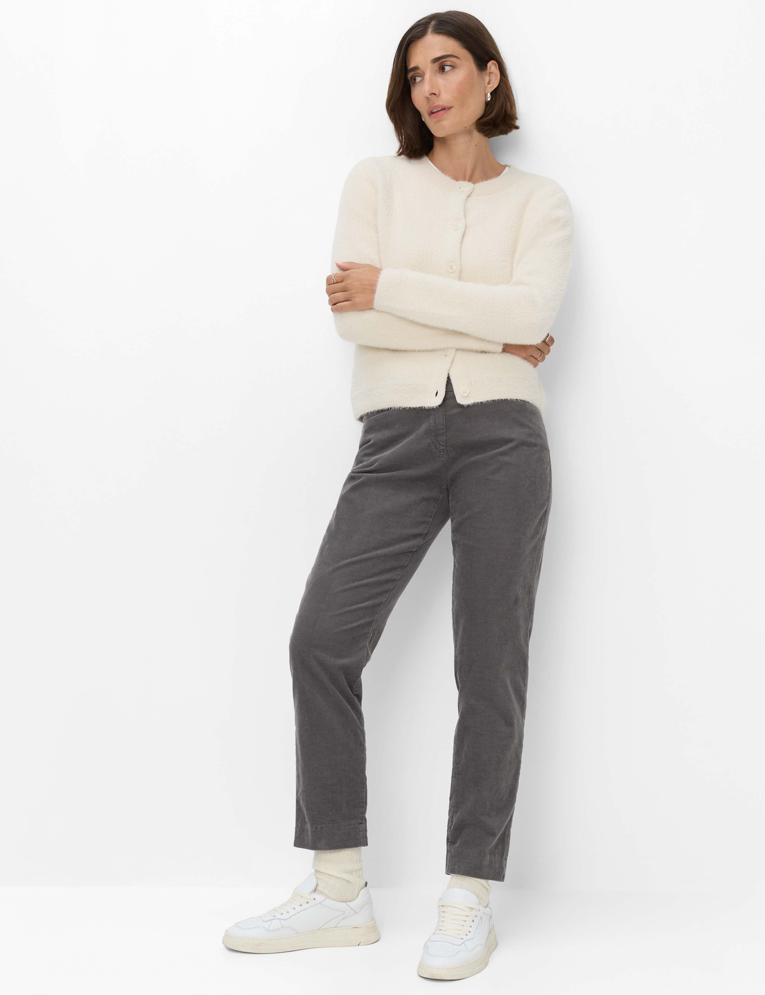Femme Style MARA S Gris Foncé Regular Fit Tenue du mannequin