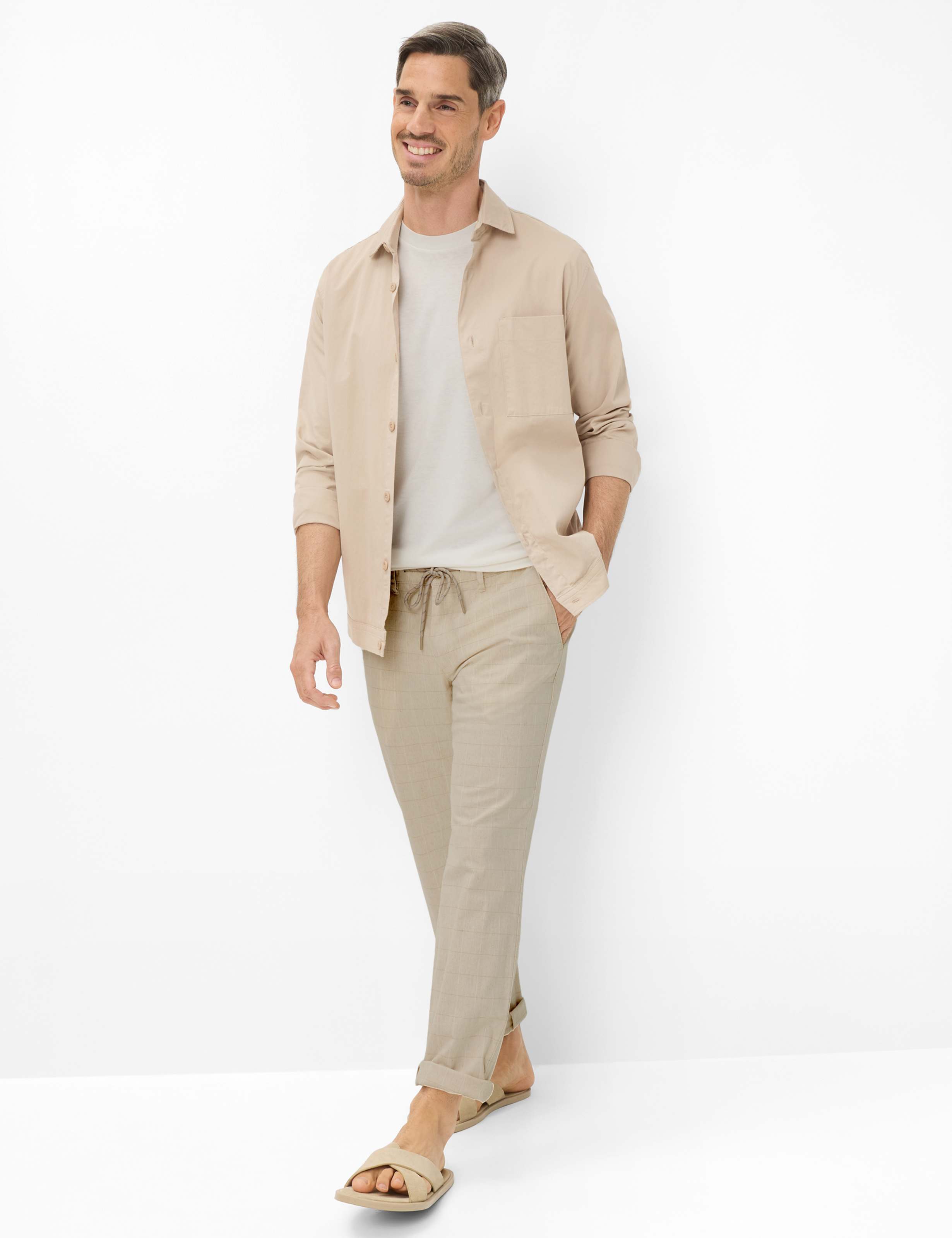 Heren Style TILL Lichtbeige Regular Fit Model outfit