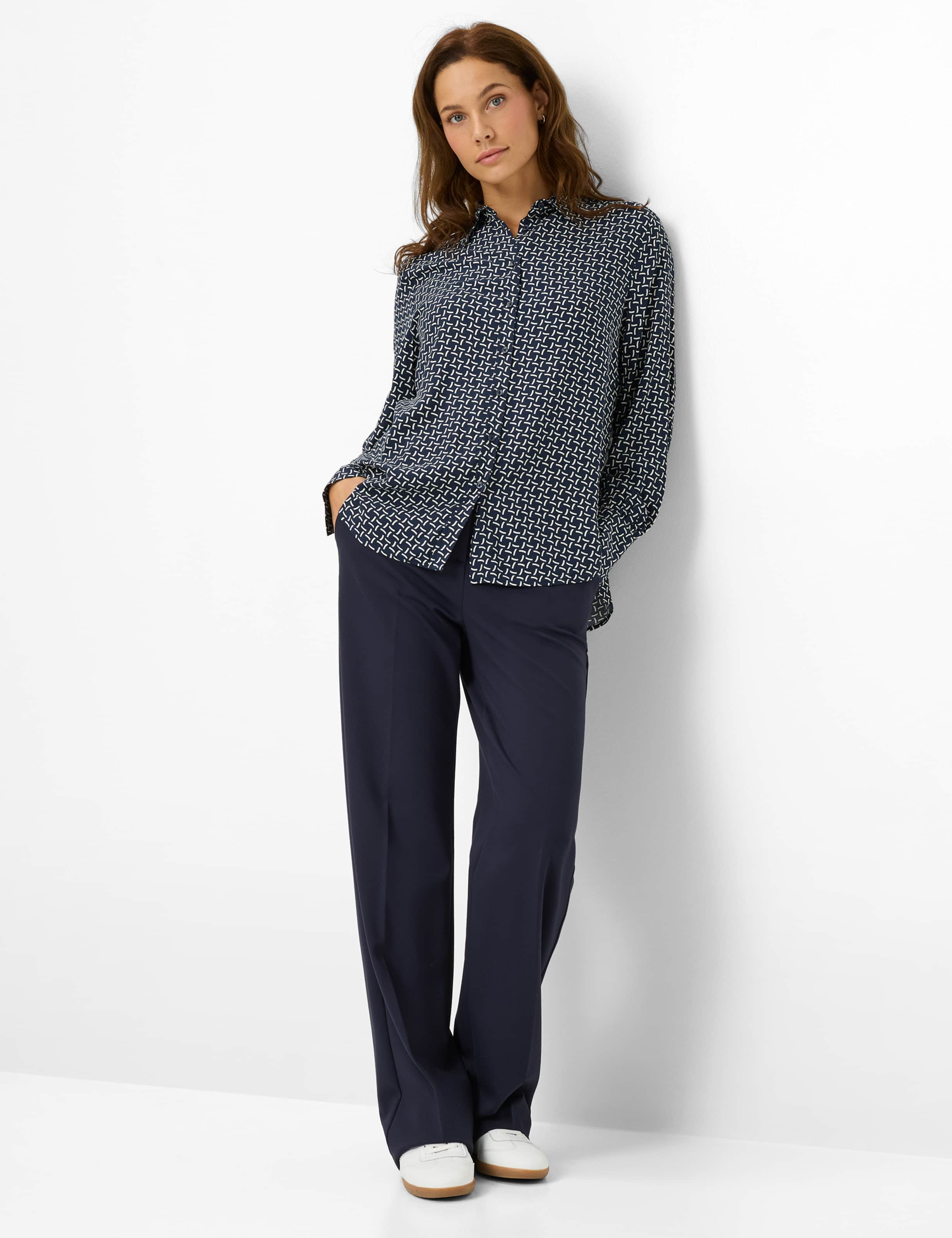 Dames Style VIC Donkerblauw  Model outfit