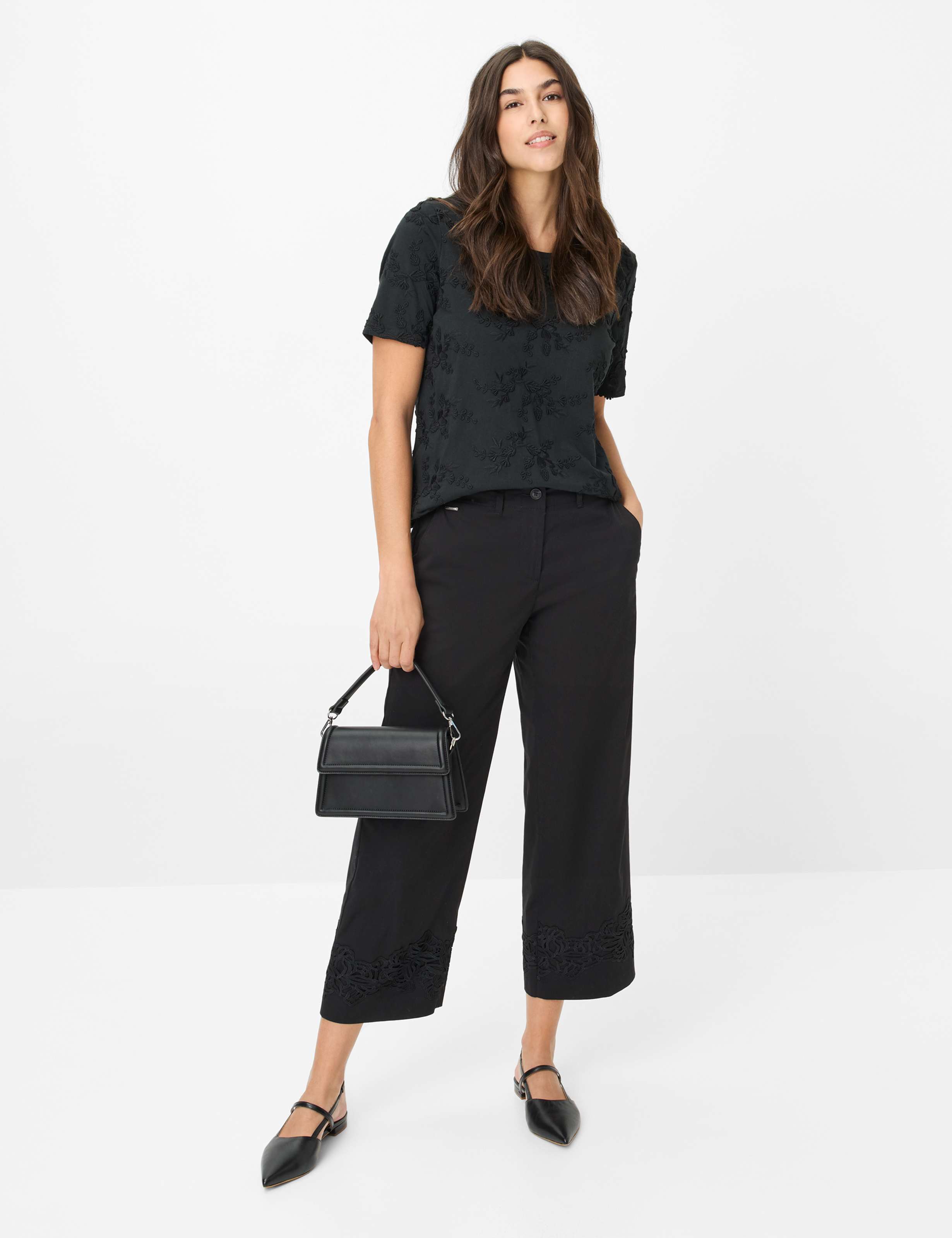 Damen Style CIRA Schwarz  Model Outfit