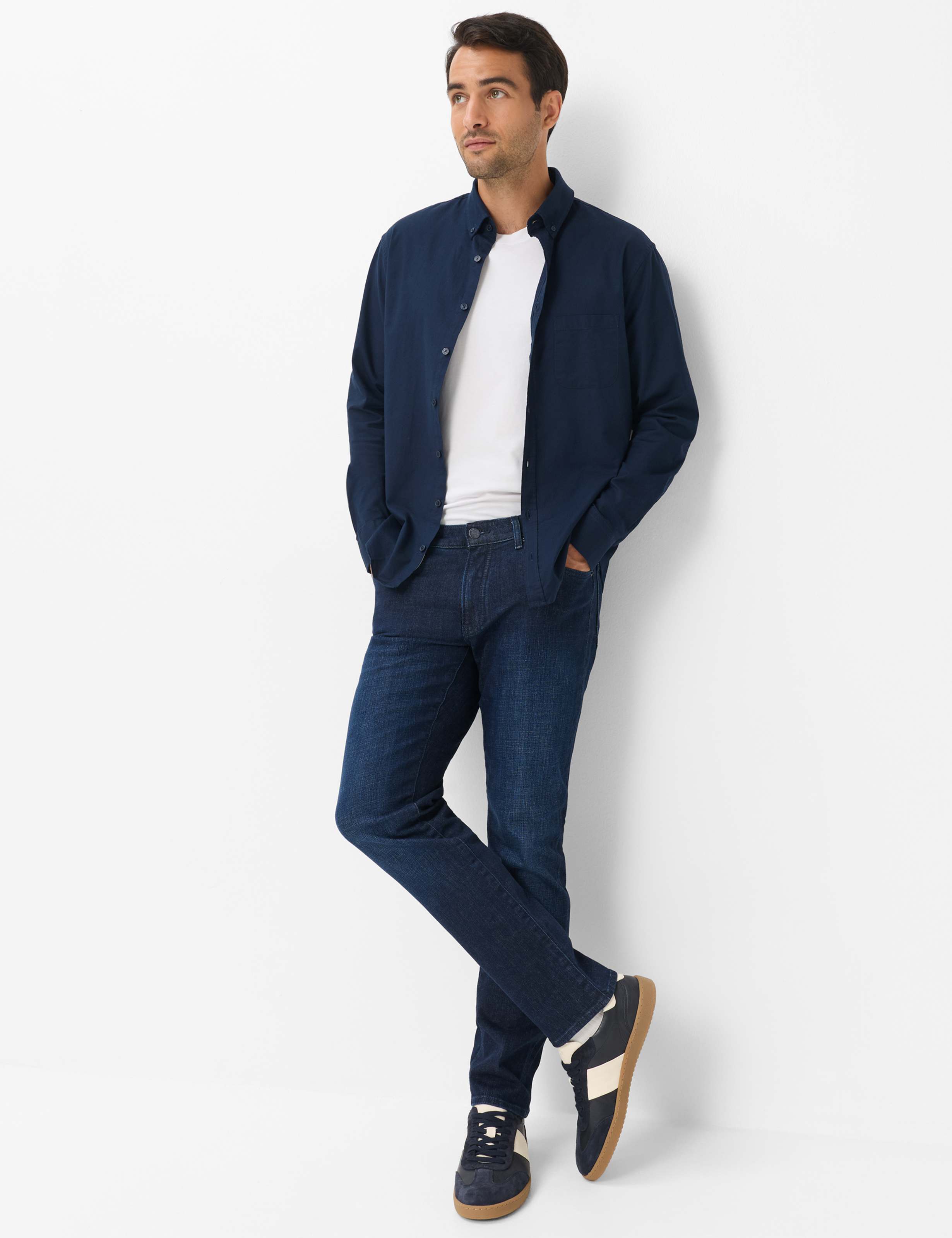 Heren Style CHUCK Denim Donkerblauw Modern Fit Model outfit