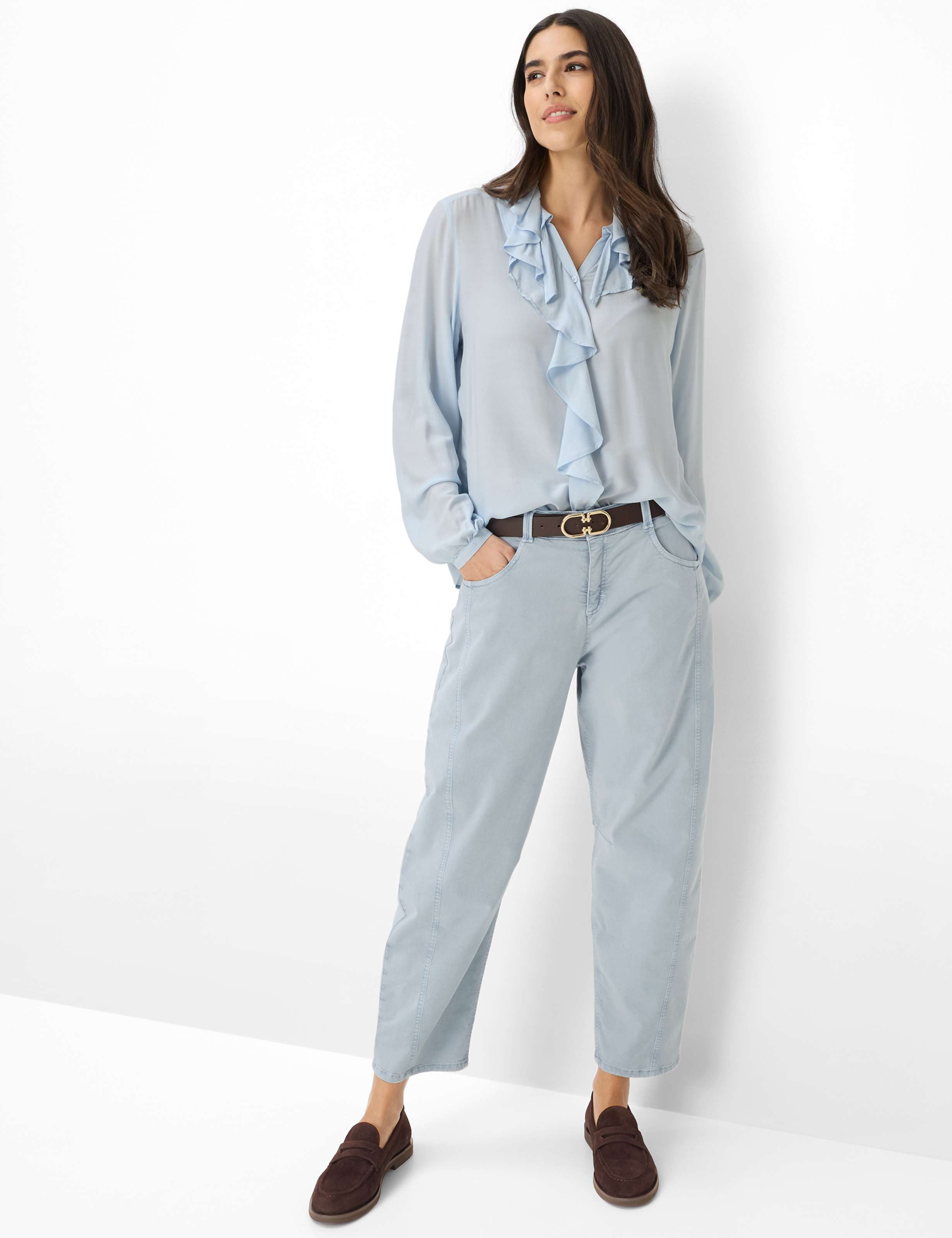 Femme Style VIVI Bleu Clair  Tenue du mannequin