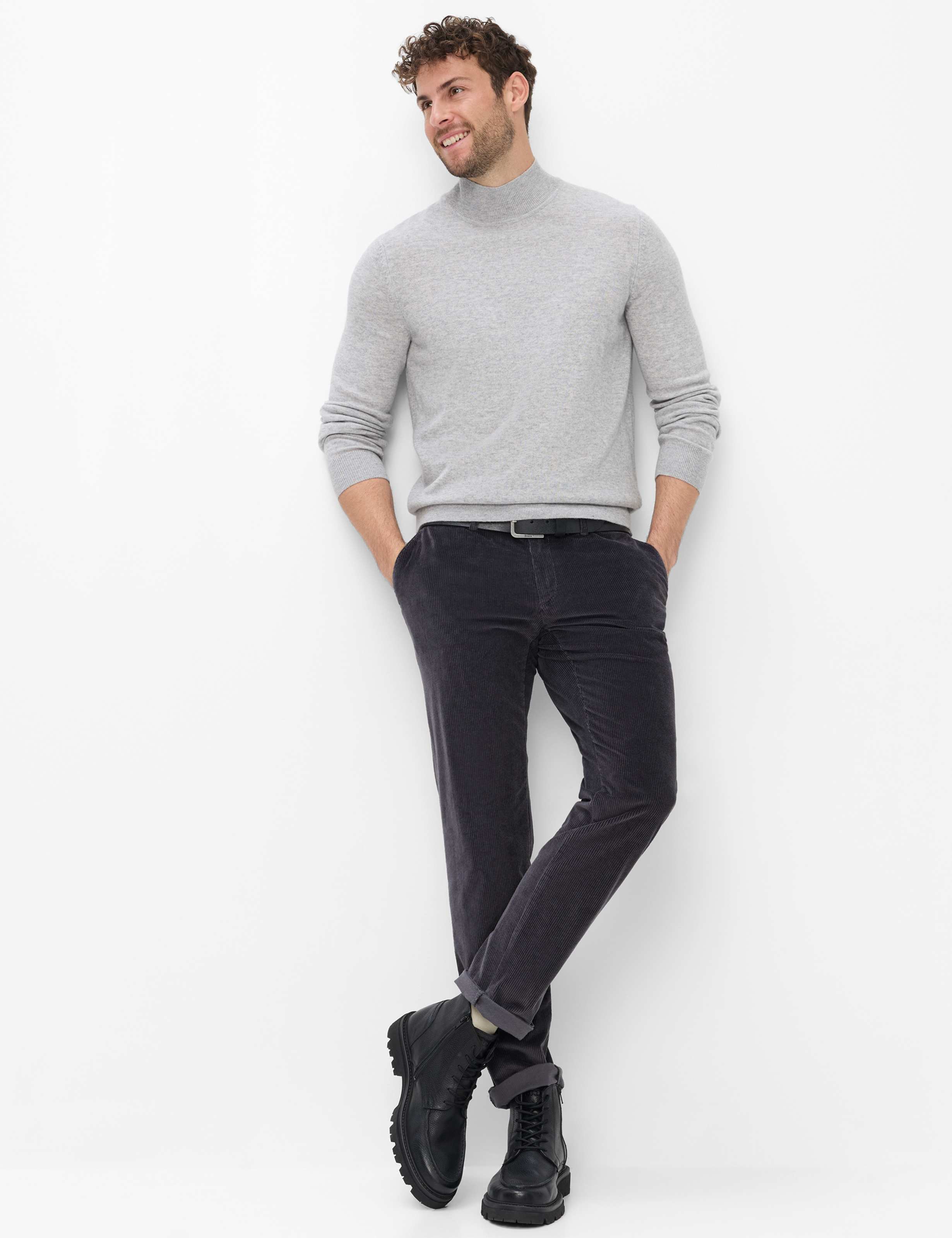 Homme Style FABIO Gris Foncé Modern Fit Tenue du mannequin