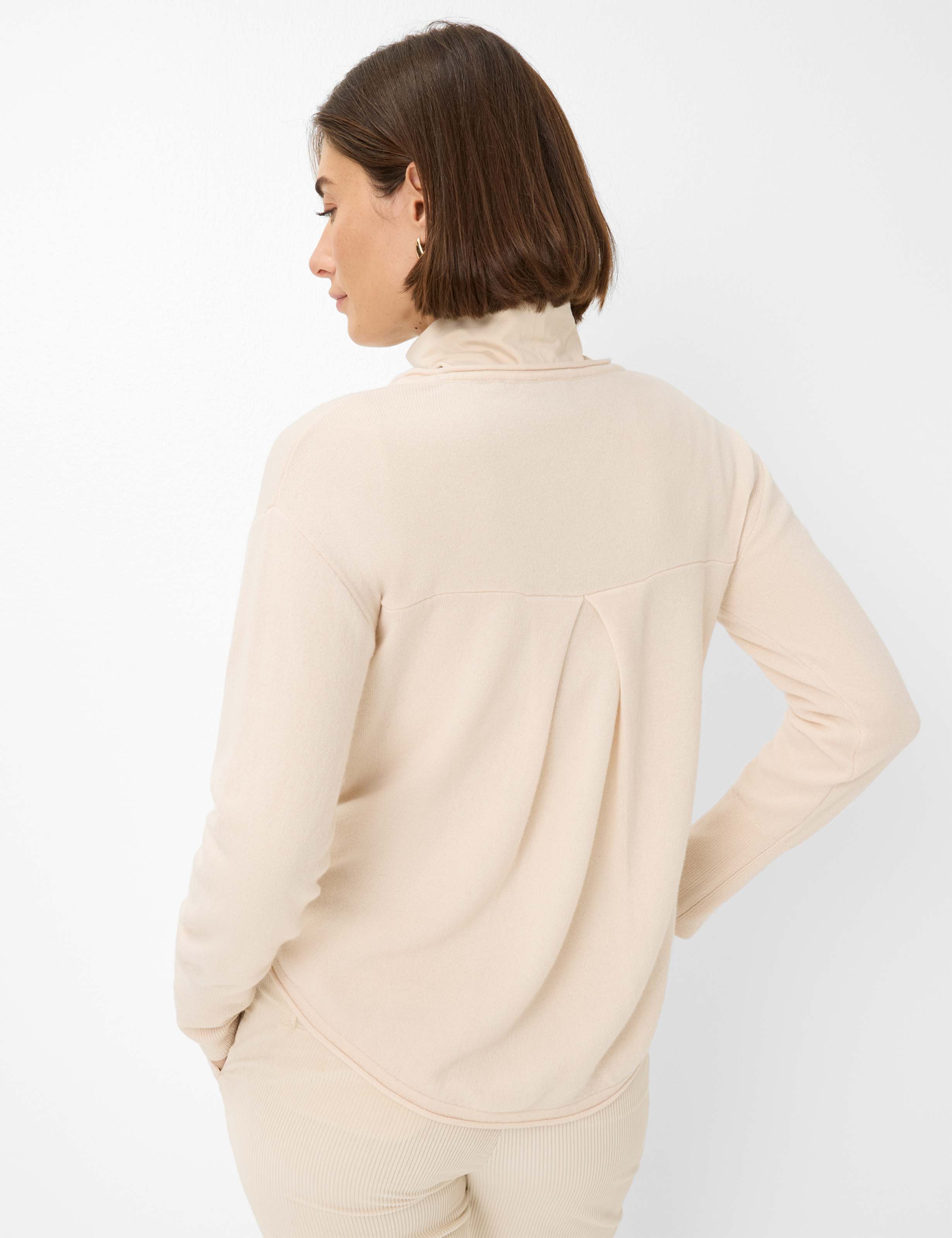 Women Style LIZ Cream White  Model back