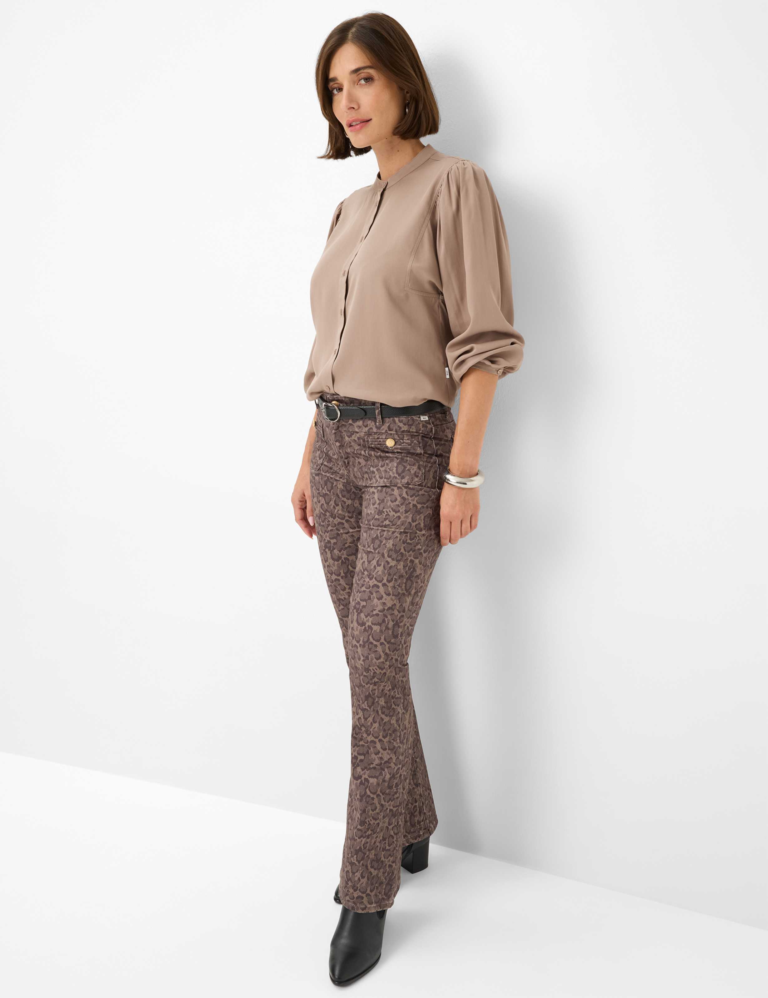 Women Style SHAKIRA Dark Brown Slim Fit Model Outfit