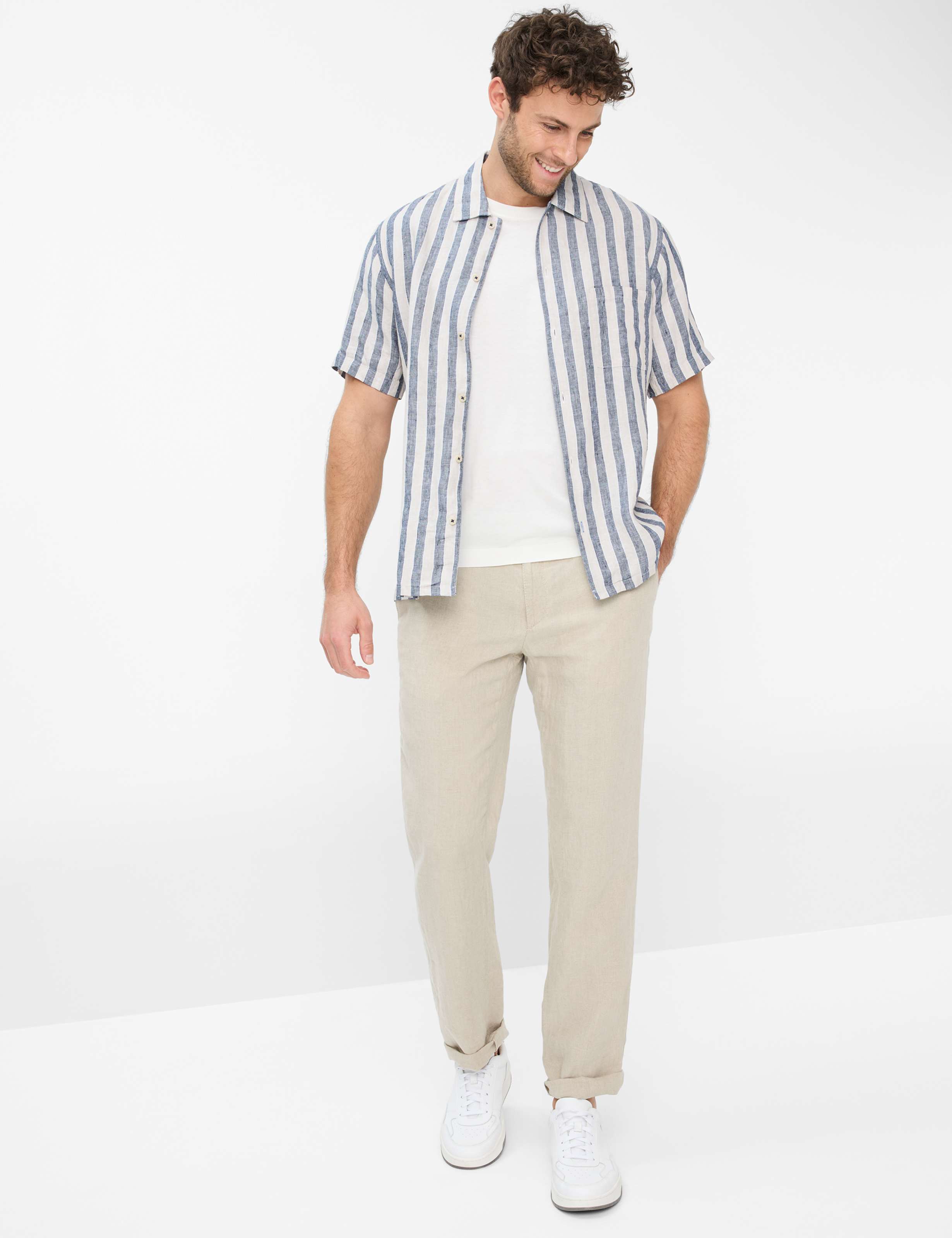 Heren Style EVANS Beige Regular Fit Model outfit