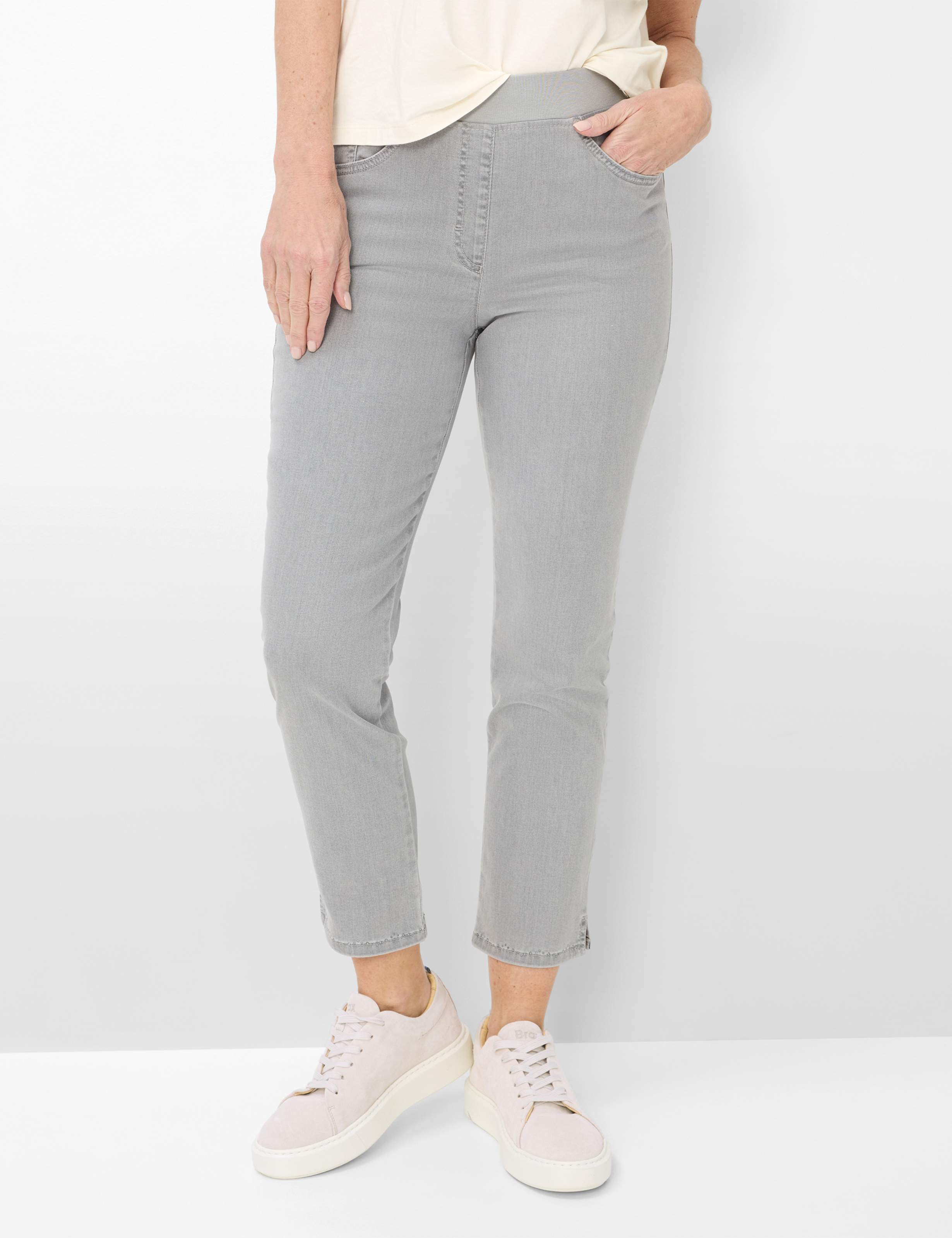 Thumbnail - Raphaela by Brax Damen Schlupfjeans Style PAMINA 6/8 VERY LIGHT GREY,SLIGHTLY USED, denim hellgrau, Gr. 48K