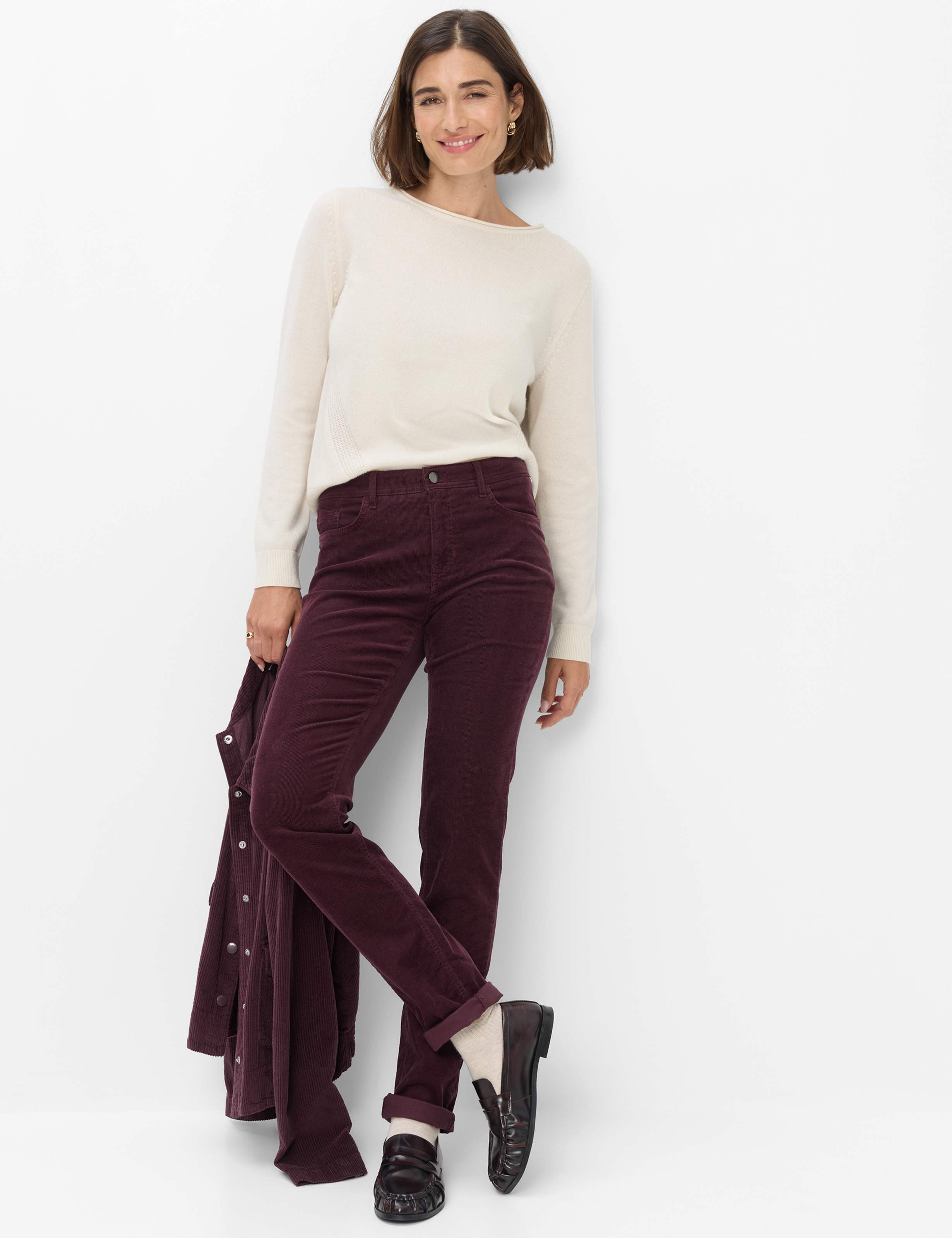 Femme Style CAROLA Violette Foncé Feminine Fit Tenue du mannequin