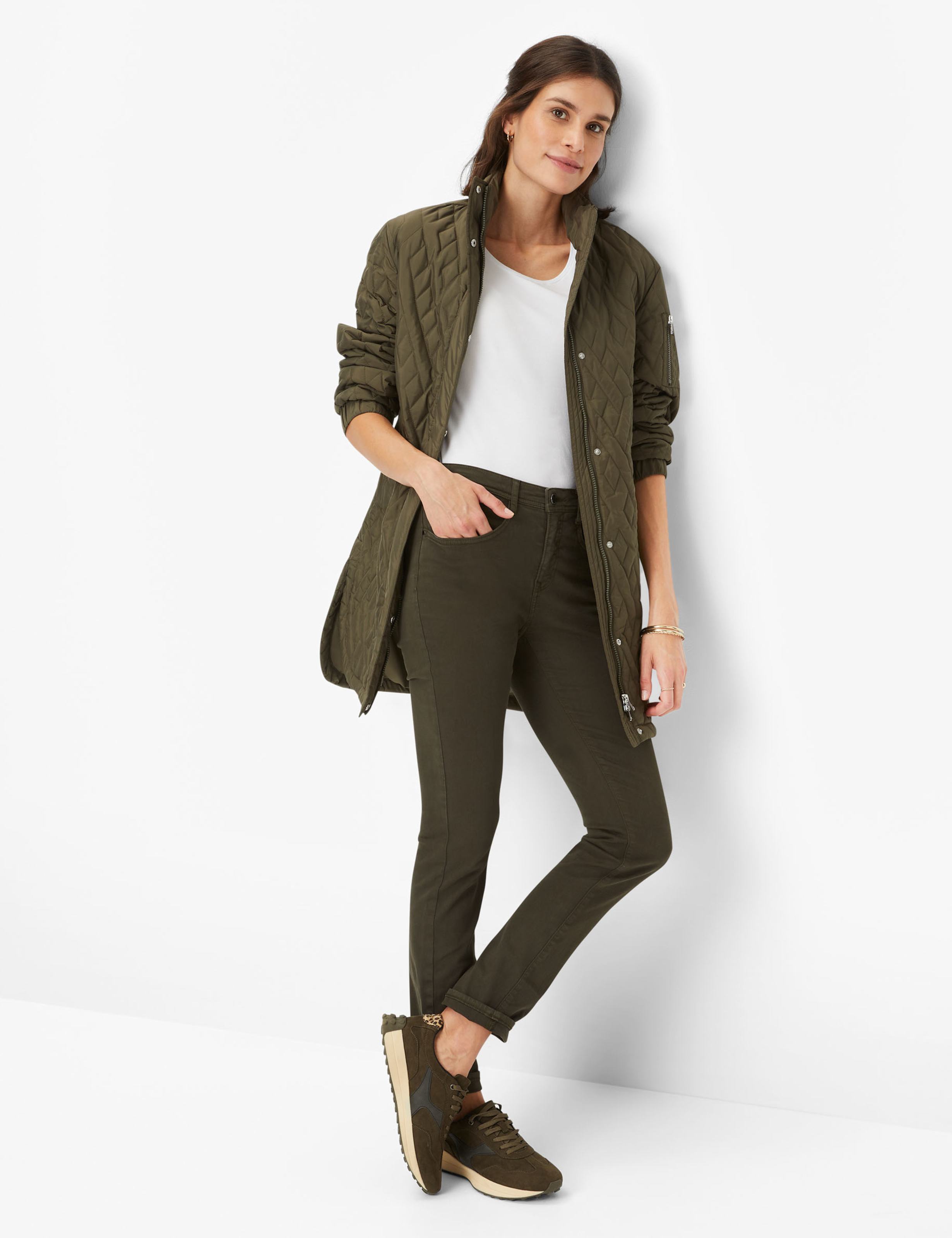 Women Style MARY DARK KHAKI Regular Fit Model Outfit