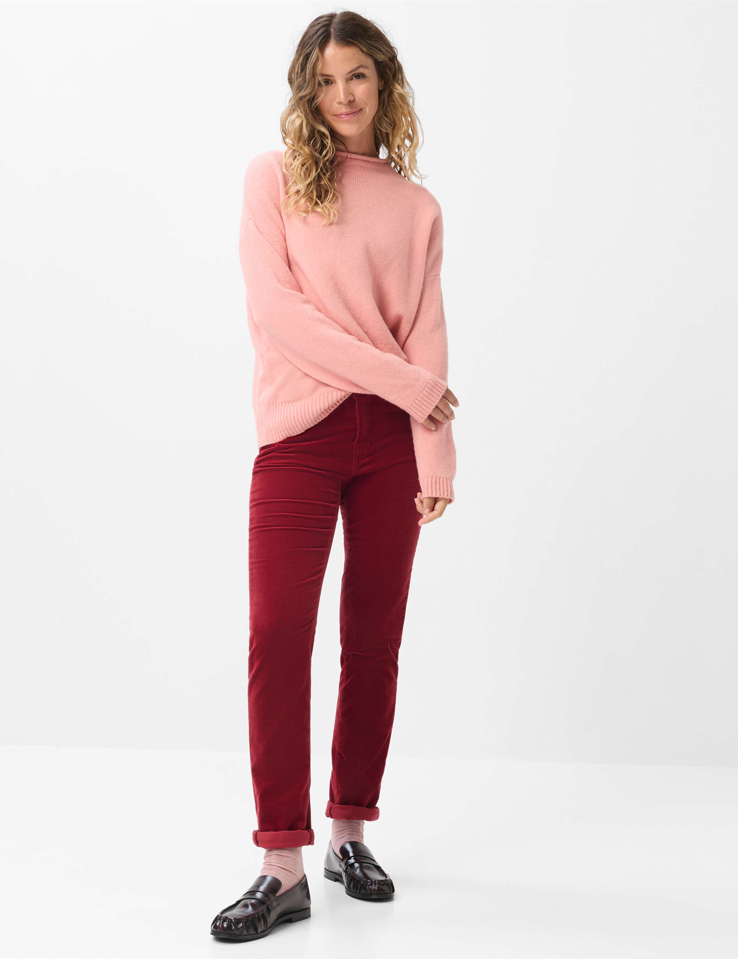 Femme Style MARY Rouge Foncé Regular Fit Tenue du mannequin