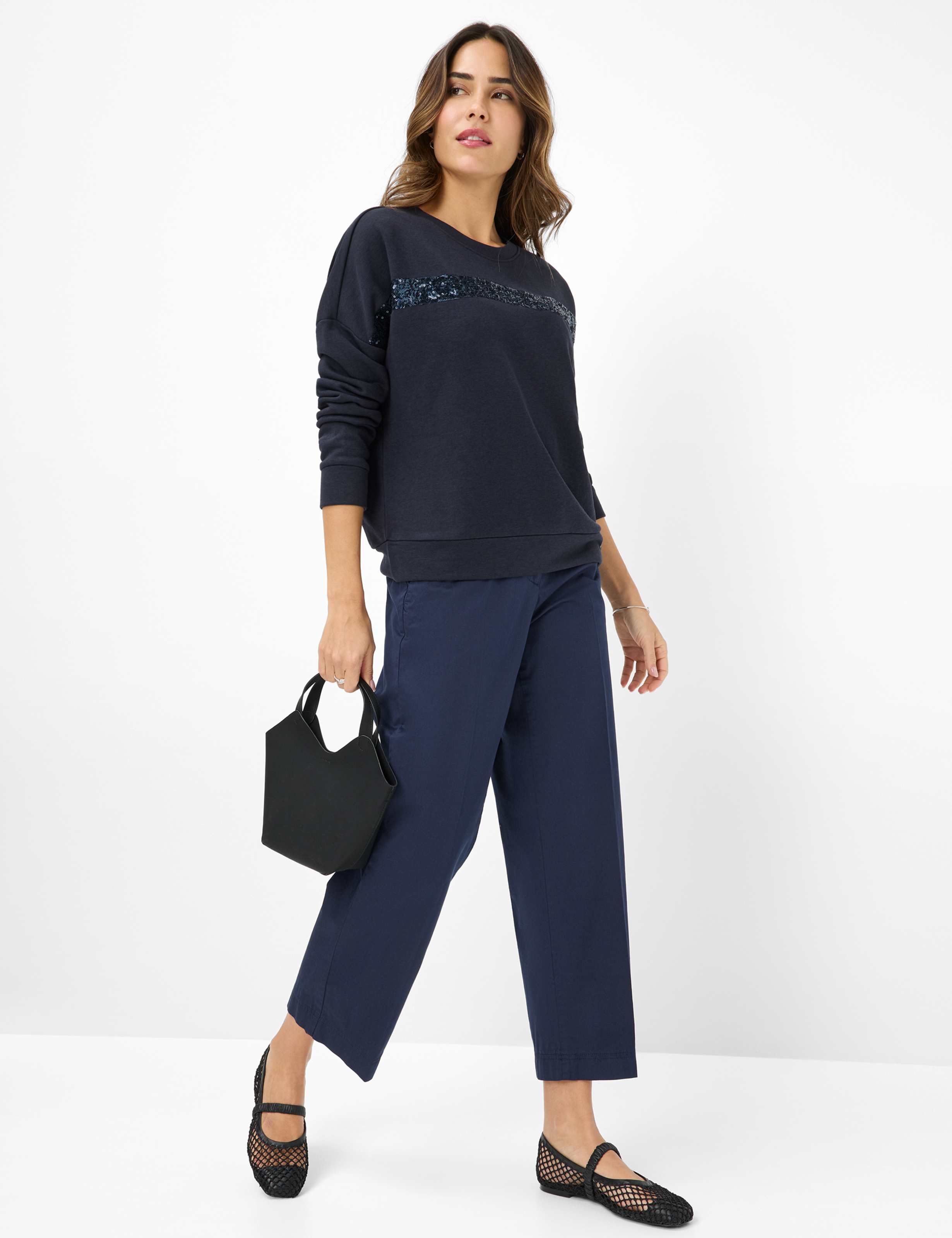Damen Style BO Dunkelblau  Model Outfit