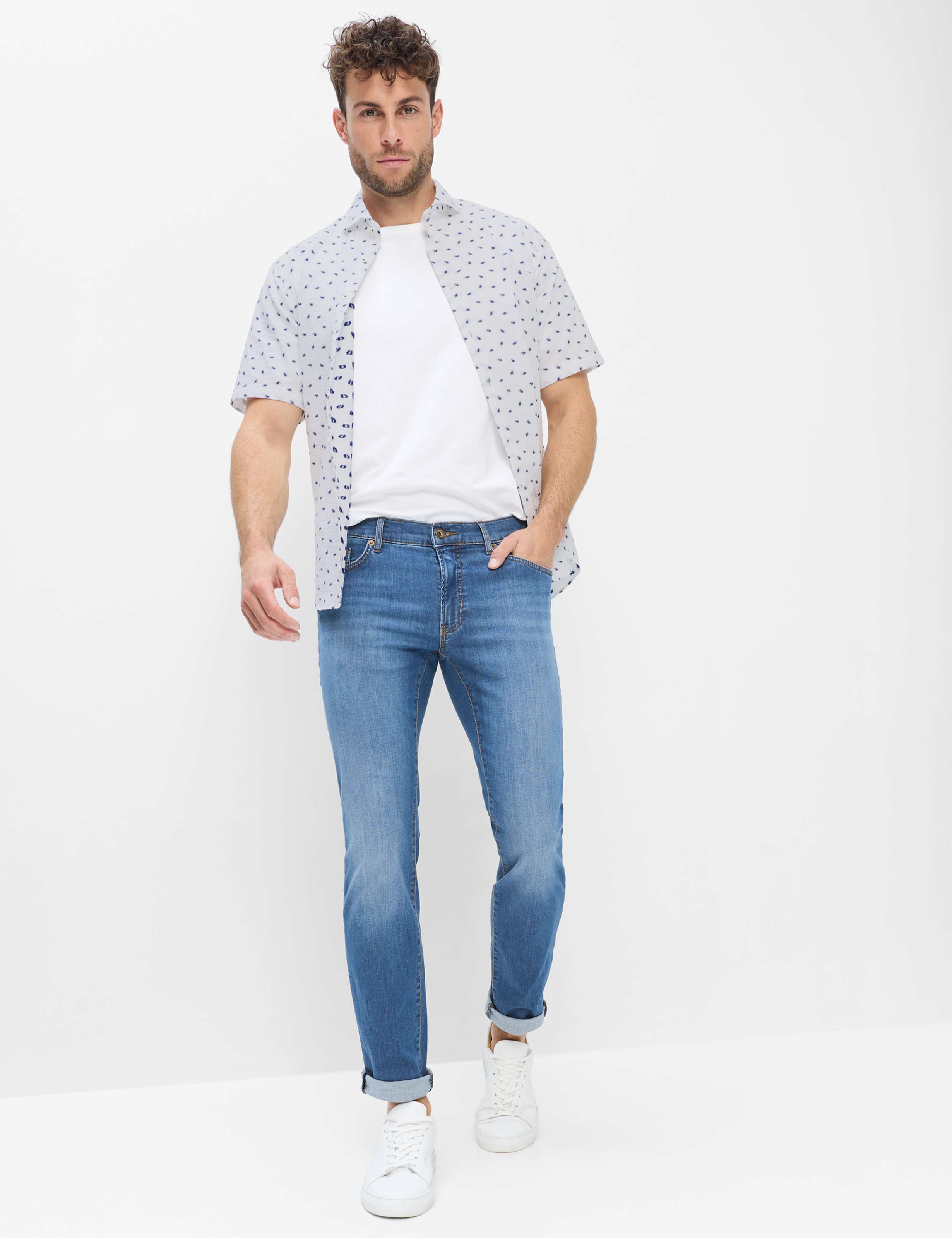 Homme Style CHUCK Denim Bleu Modern Fit Tenue du mannequin