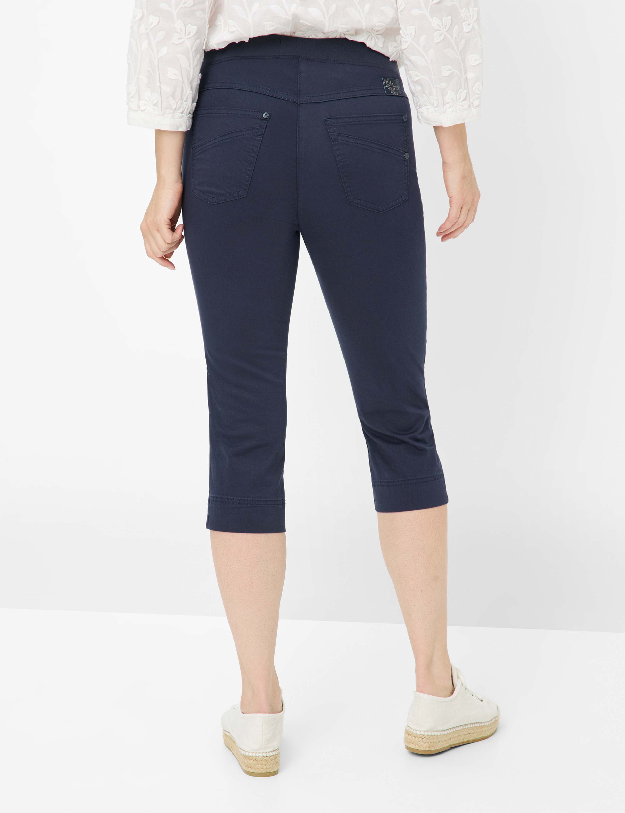 Dames Style PAMINA CAPRI Donkerblauw Slim Fit Model achterkant