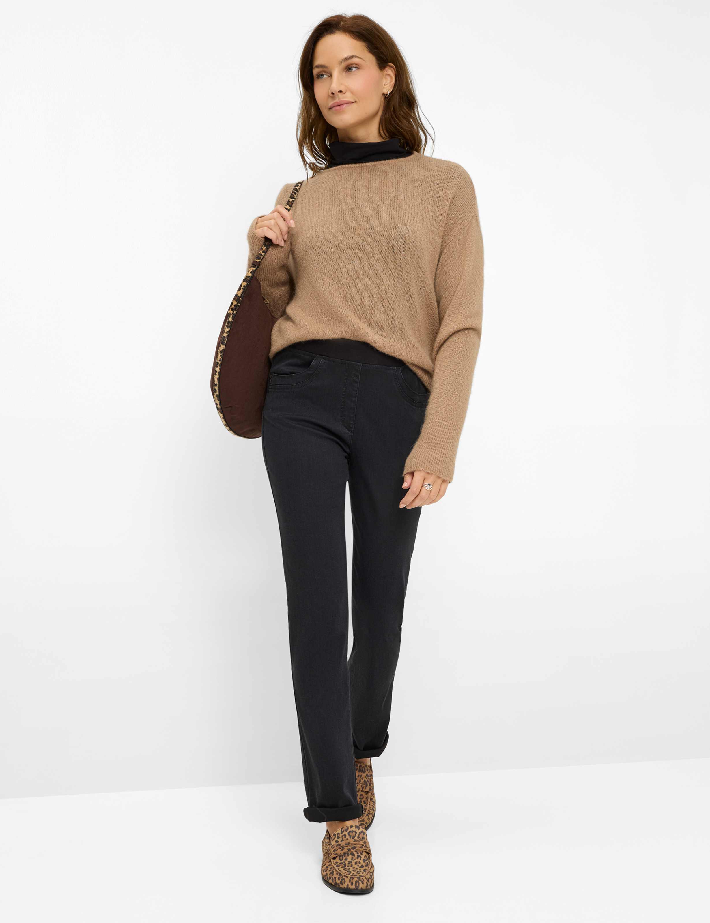 Damen Style PAMINA Schwarz Slim Fit Model Outfit