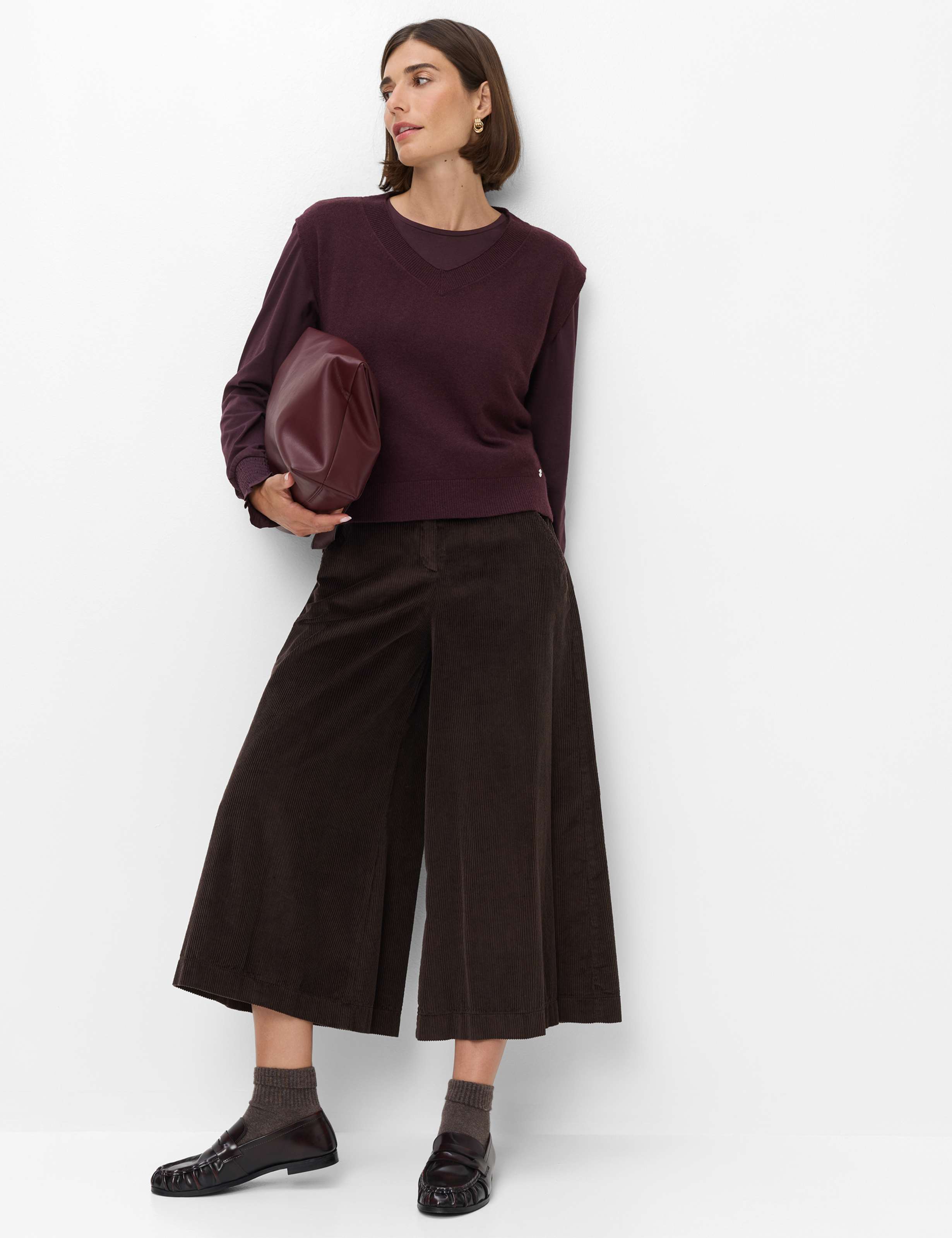 Damen Style ELISA Dunkles Lila  Model Outfit