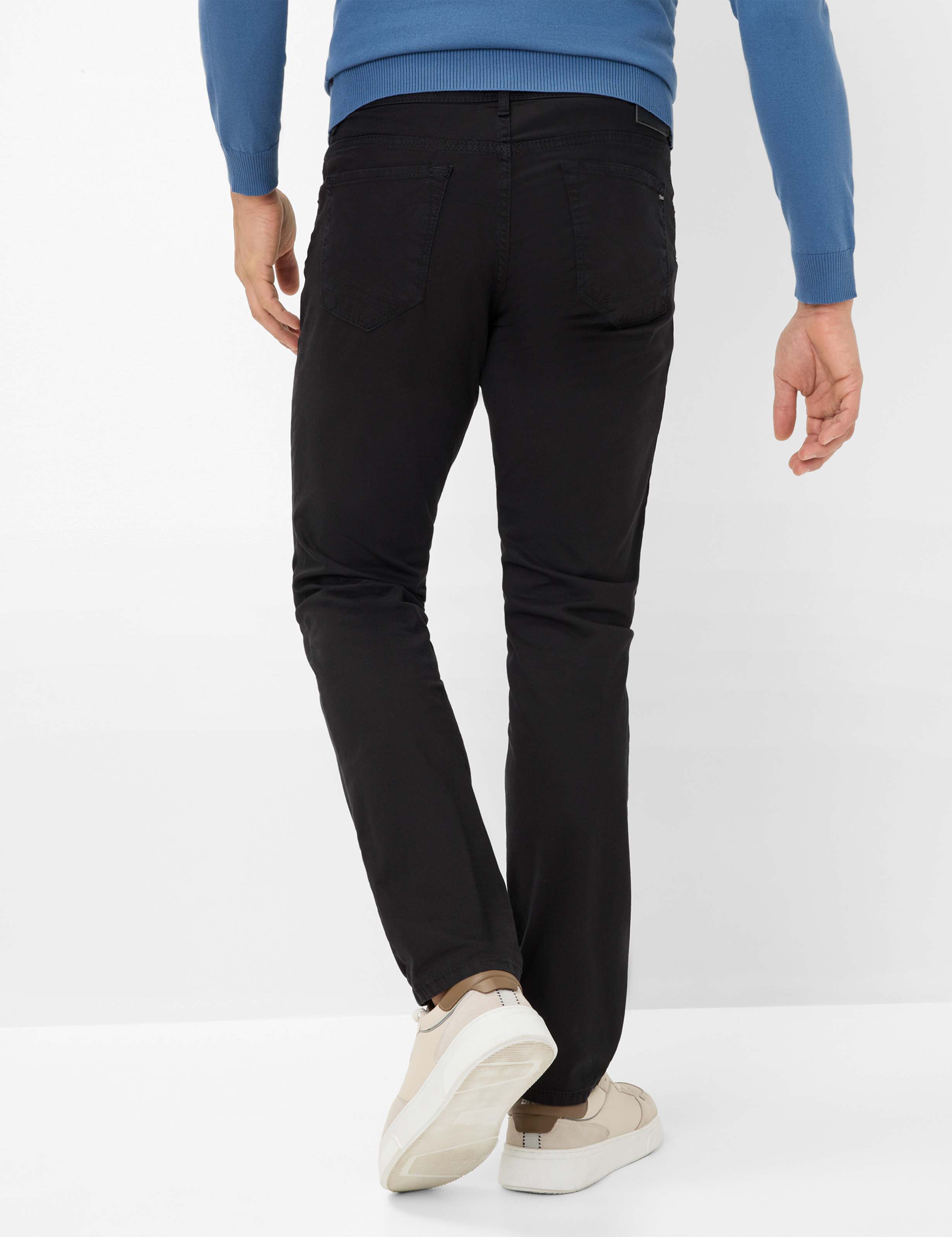 Herren Style CHUCK Schwarz Modern Fit Model Rueck