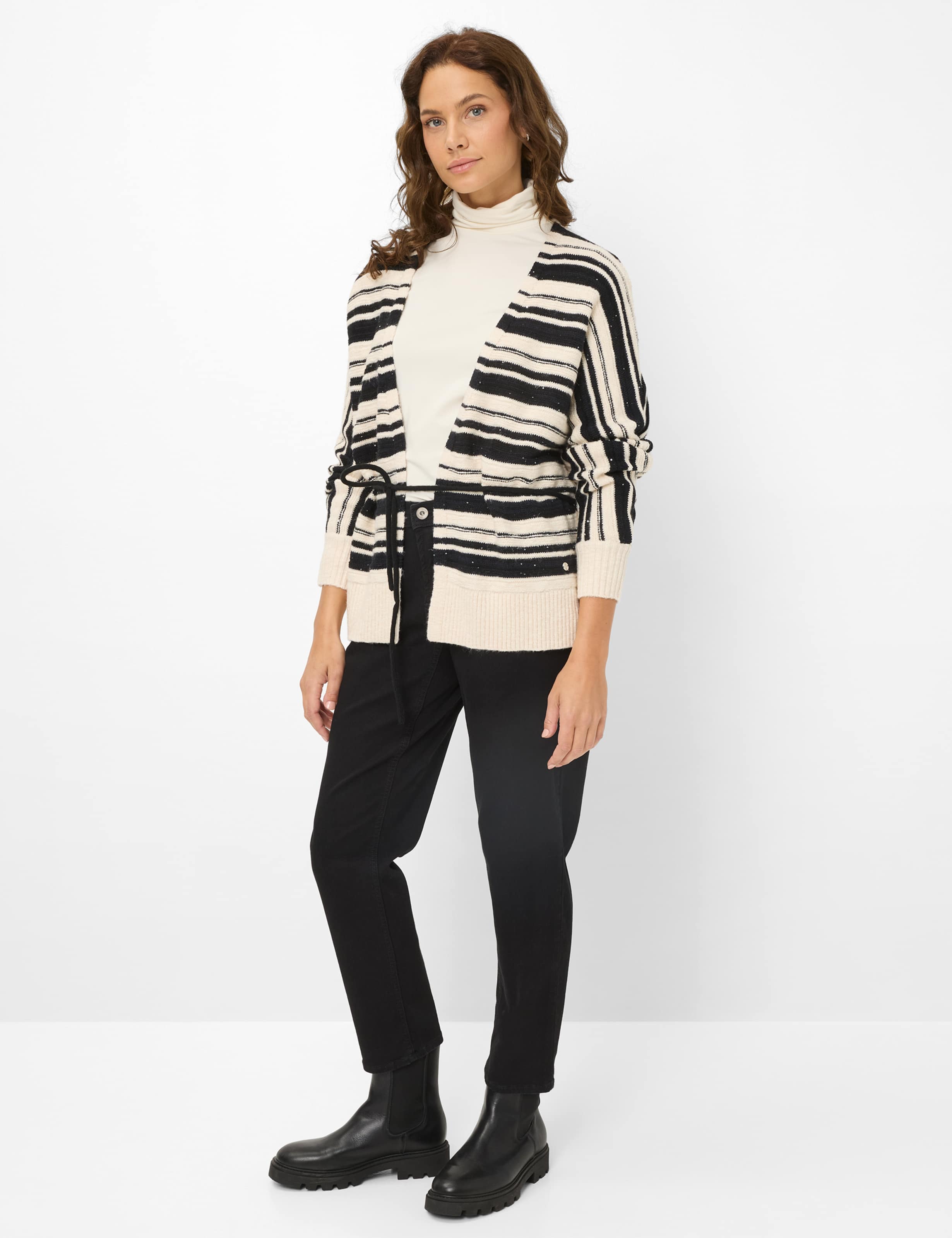 Damen Style MILEY S Schwarz Relaxed Fit Model Outfit