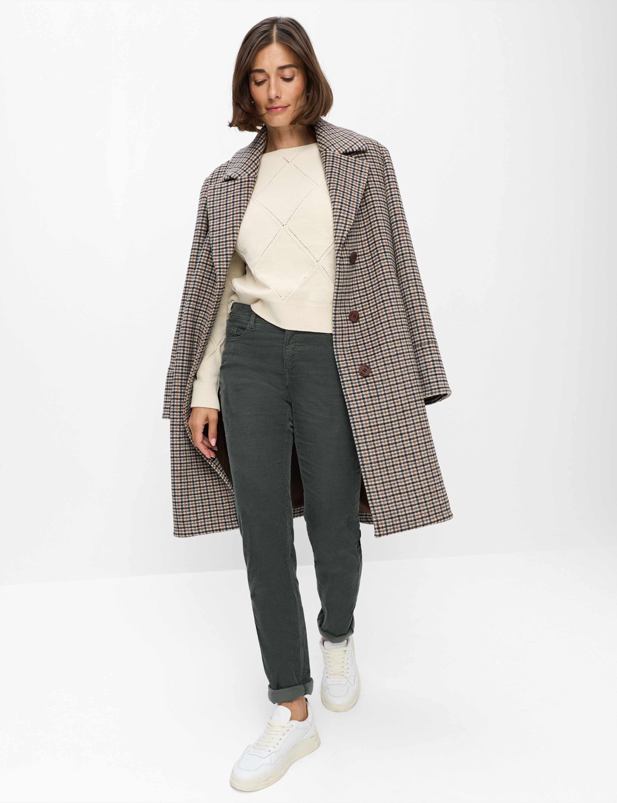 Damen Style CAROLA Dunkelgrün Feminine Fit Model Outfit