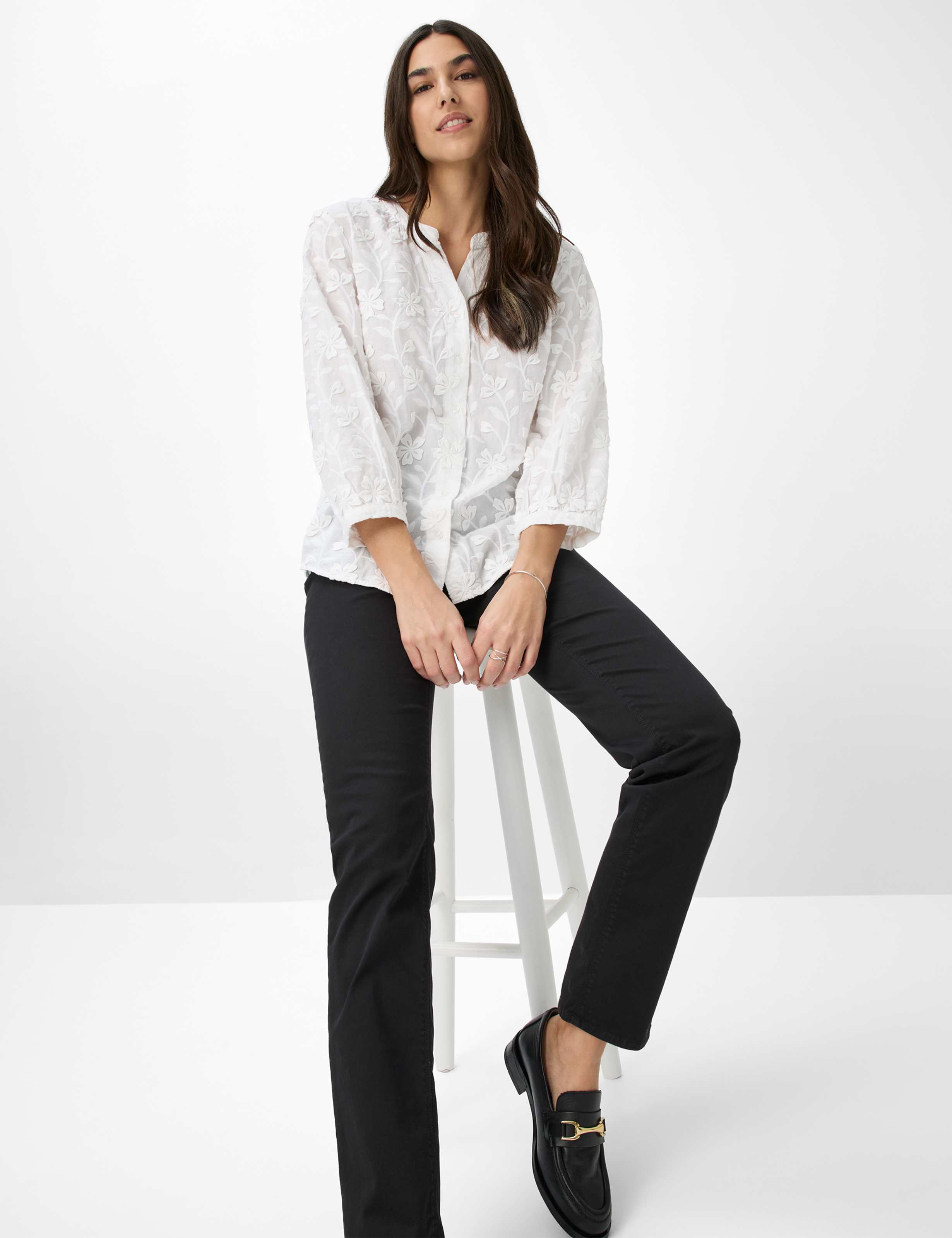 Damen Style CAROLA Perma Schwarz Feminine Fit Detail 1