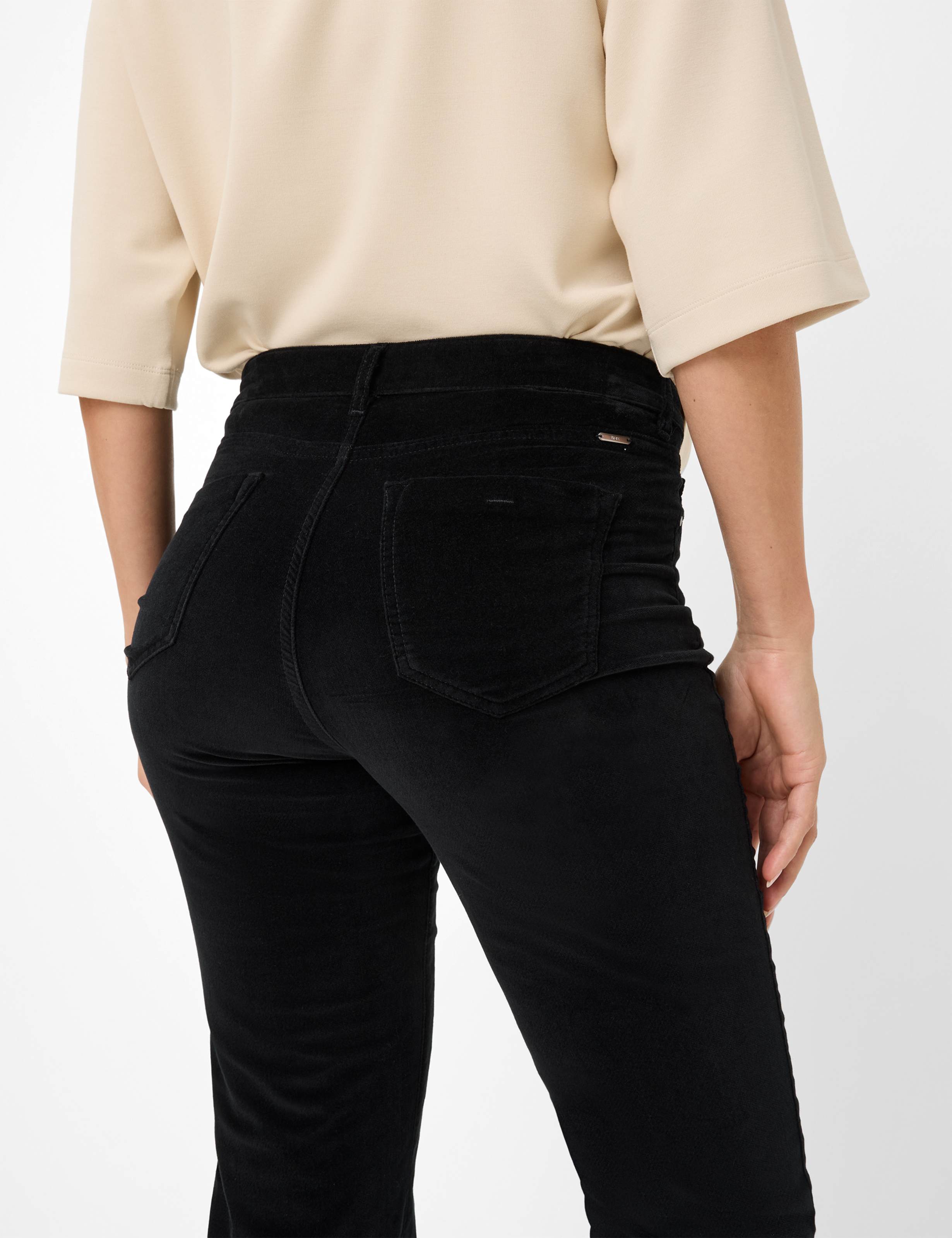 Dame Style CAROLA Sort Feminine Fit Detalje 2