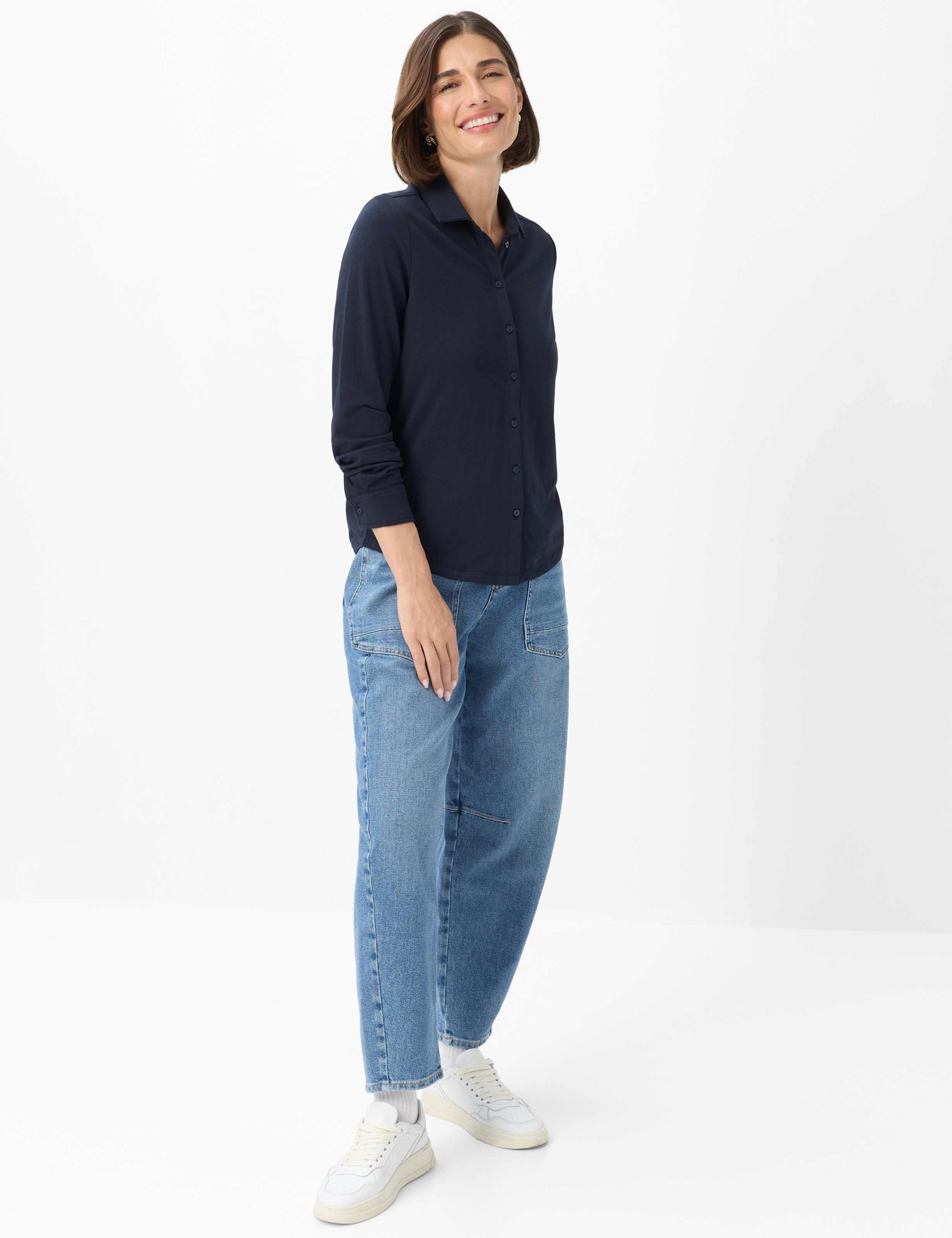 Women Style CELINA L Dark Blue  Model Outfit