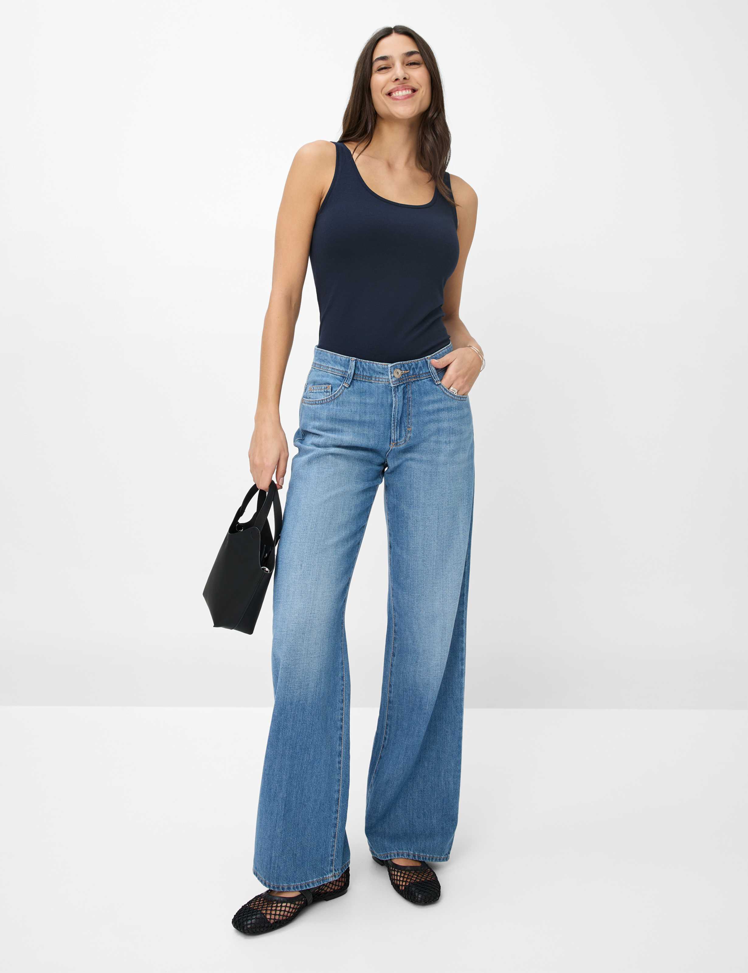 Femme Style SILVY Bleu Foncé  Tenue du mannequin