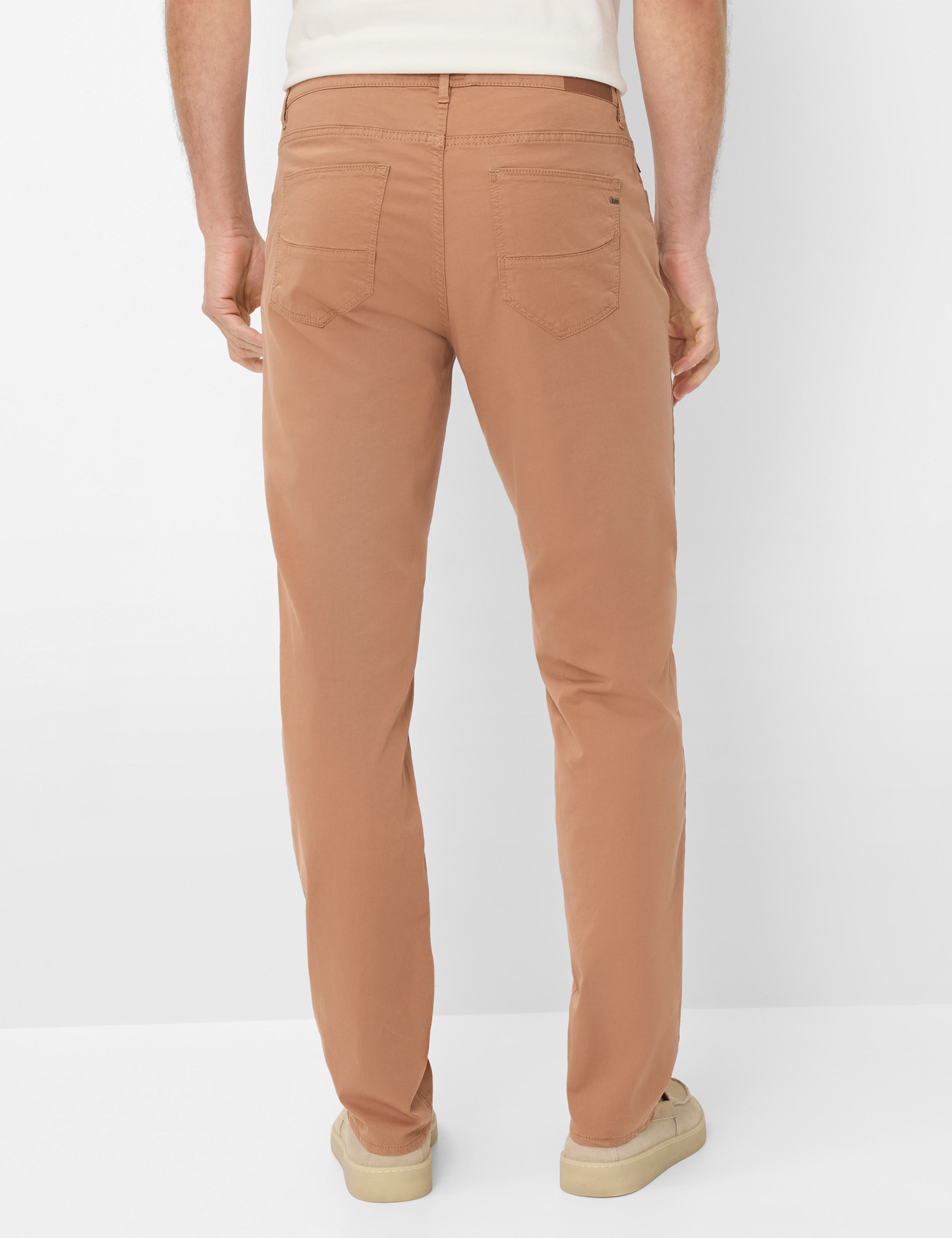 Herren Style CADIZ Braun Straight Fit Model Rueck