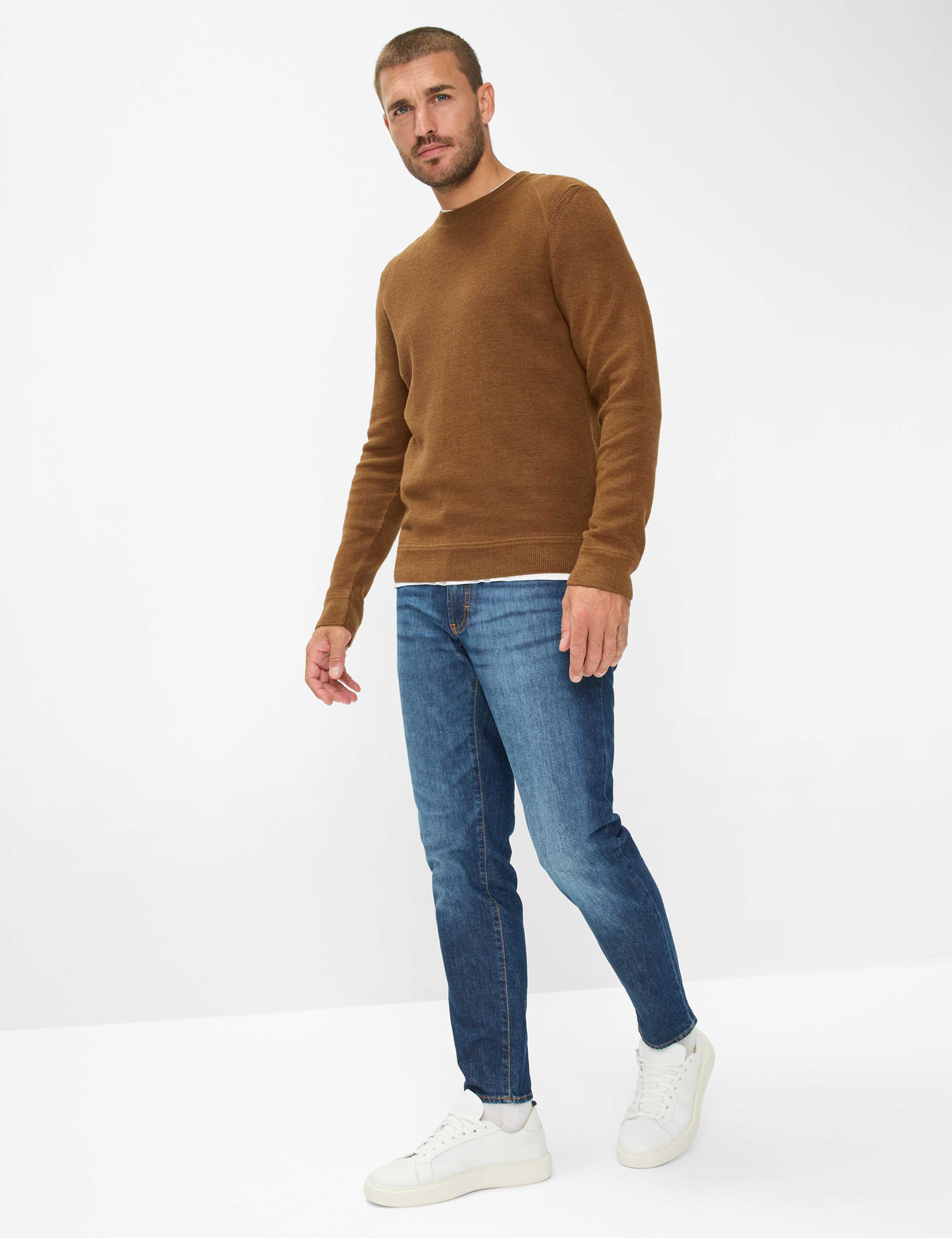 Herren Style ROY Dunkelbraun  Model Outfit