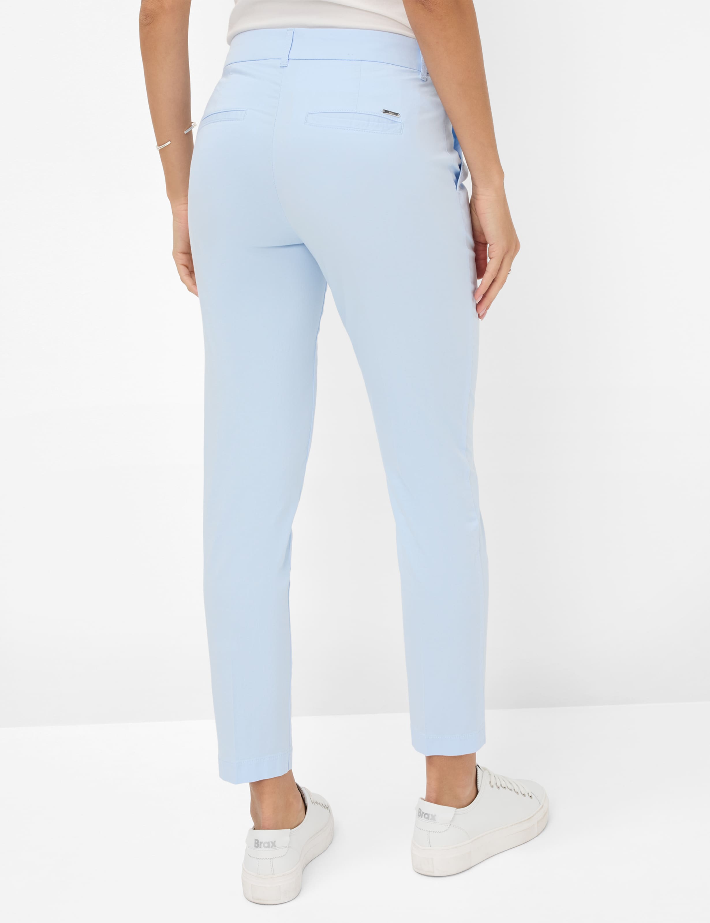 Damen Style MARON S Hellblau Regular Fit Model Rueck