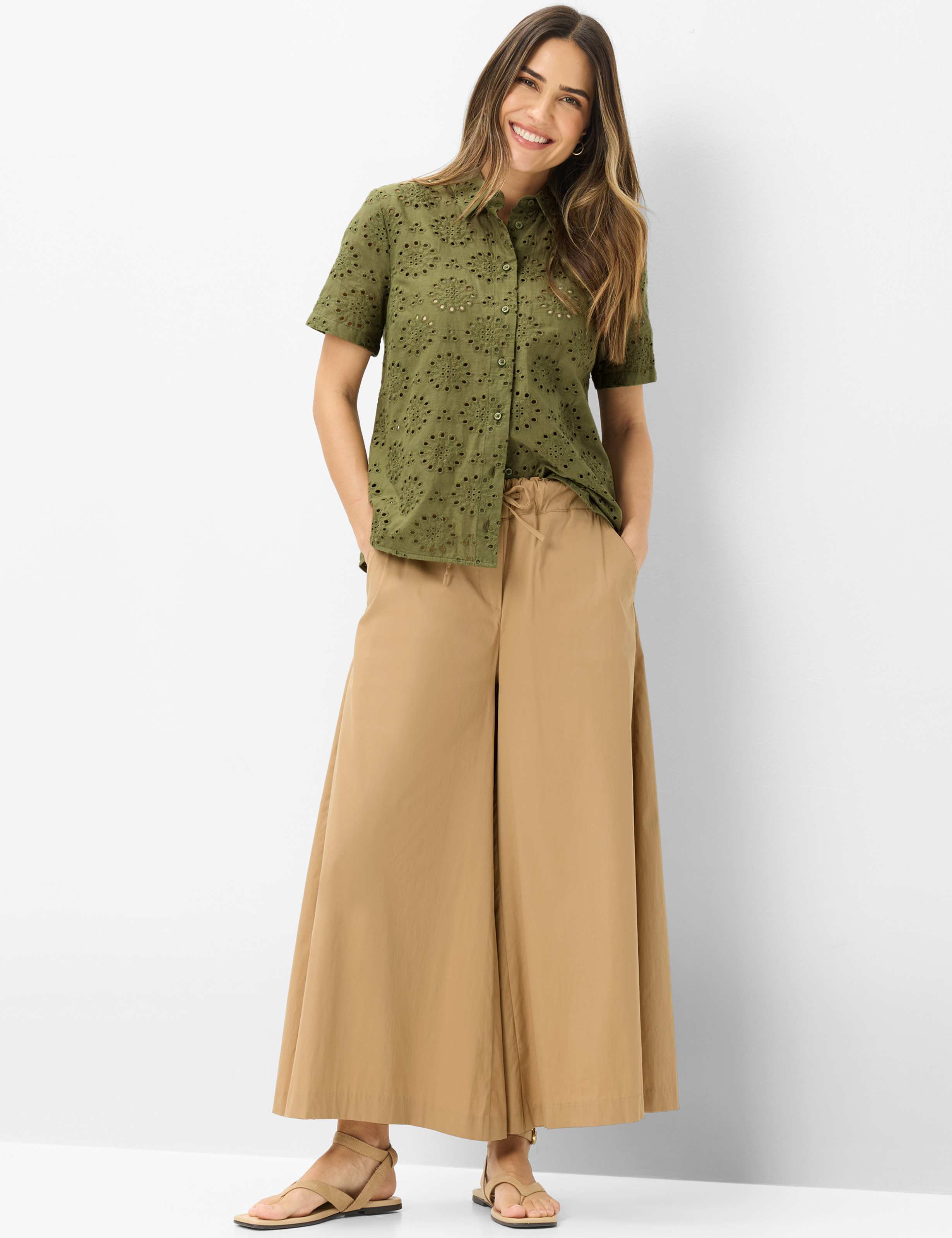 Femme Style MAJA S Beige Wide Leg Tenue du mannequin