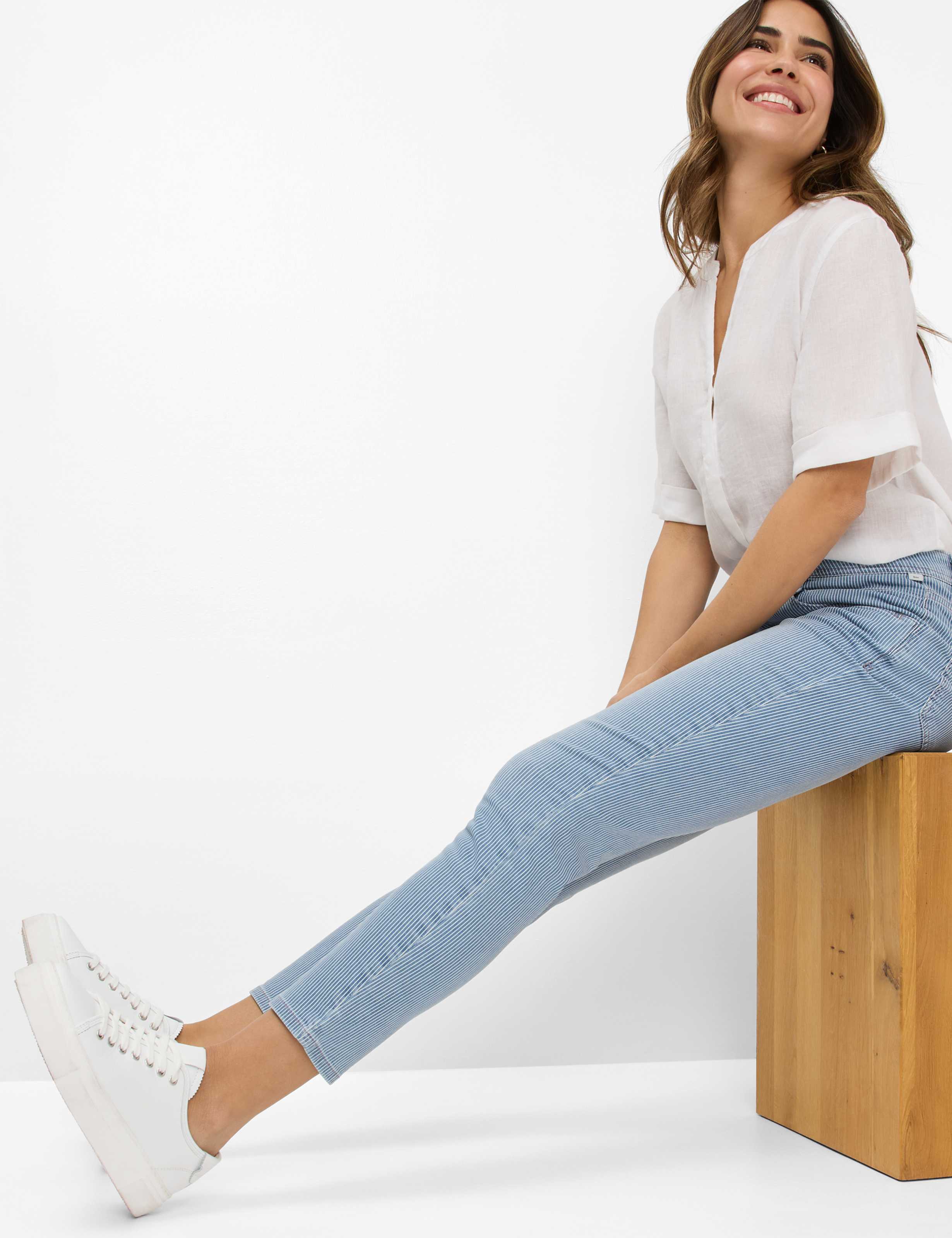 Women Style SHAKIRA S Denim Blue Slim Fit Detail 1